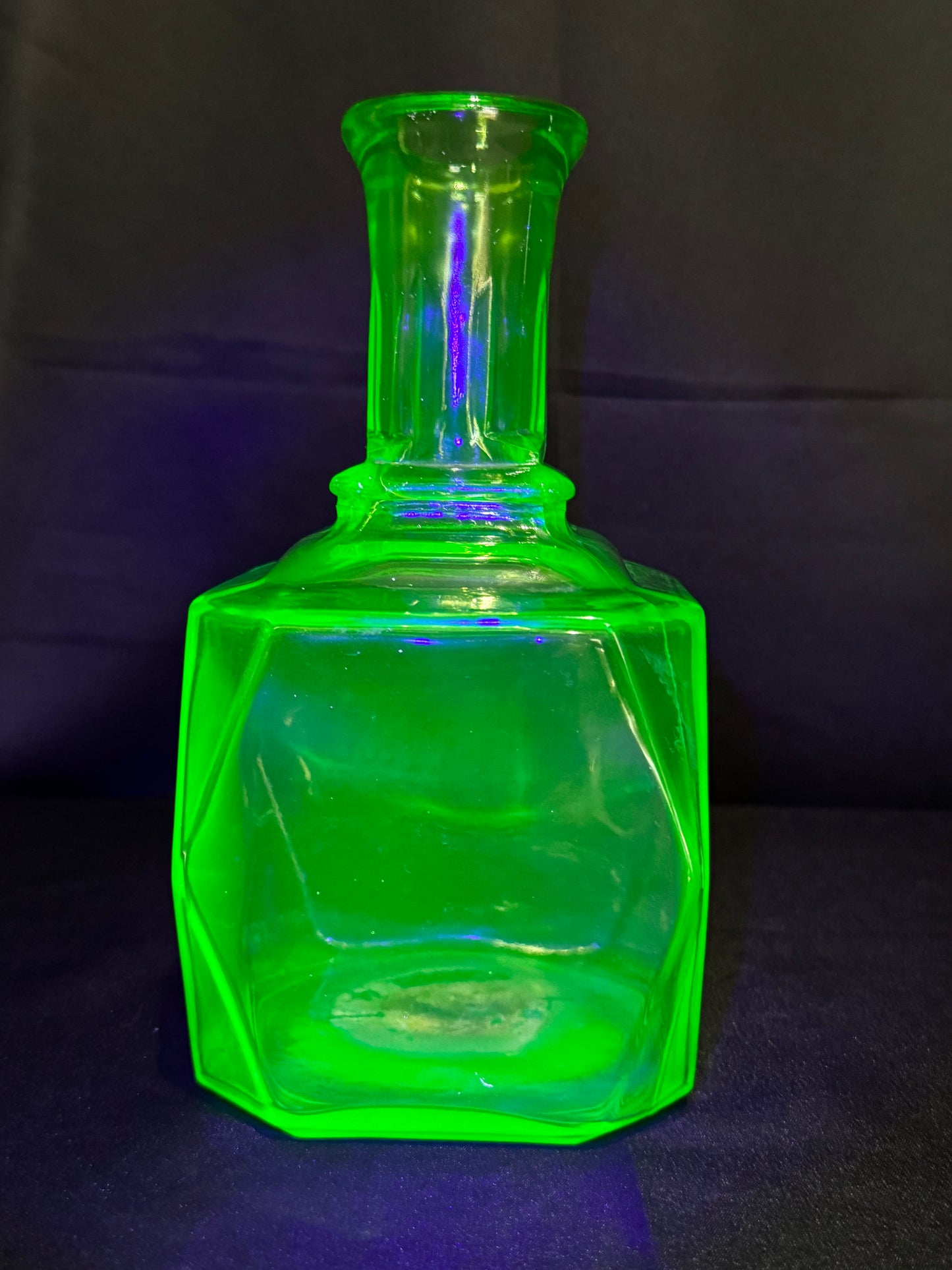 Vintage Anchor Hocking Green Uranium Glass Decanter – Art Deco Square Depression Glass – UV Glow