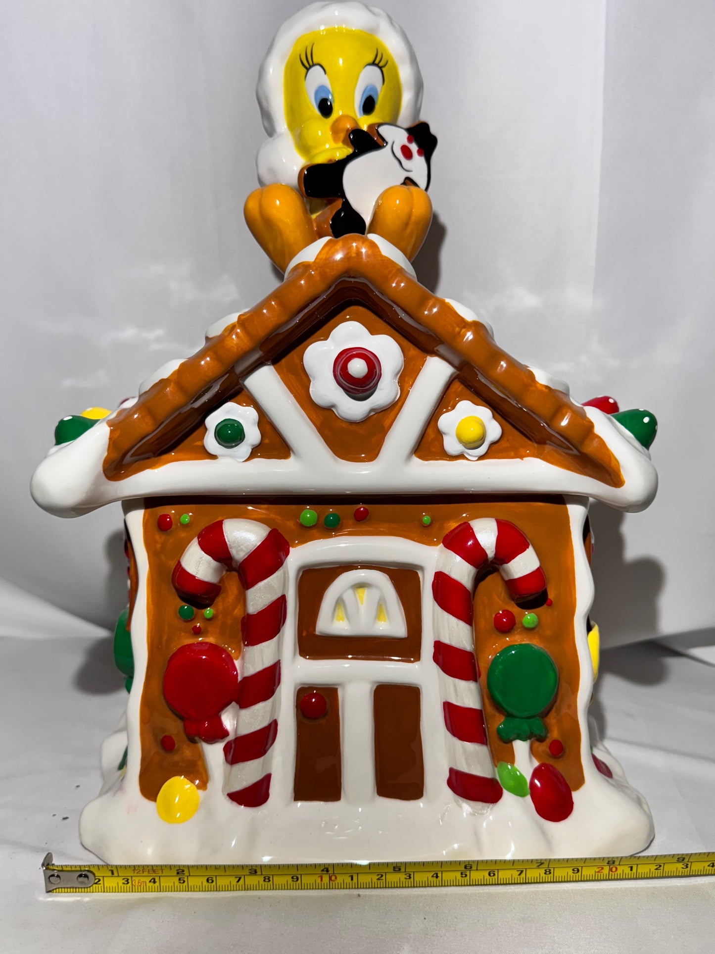 Looney Tunes Warner Brothers Christmas Gingerbread House Cookie Jar – Tweety & Sylvester