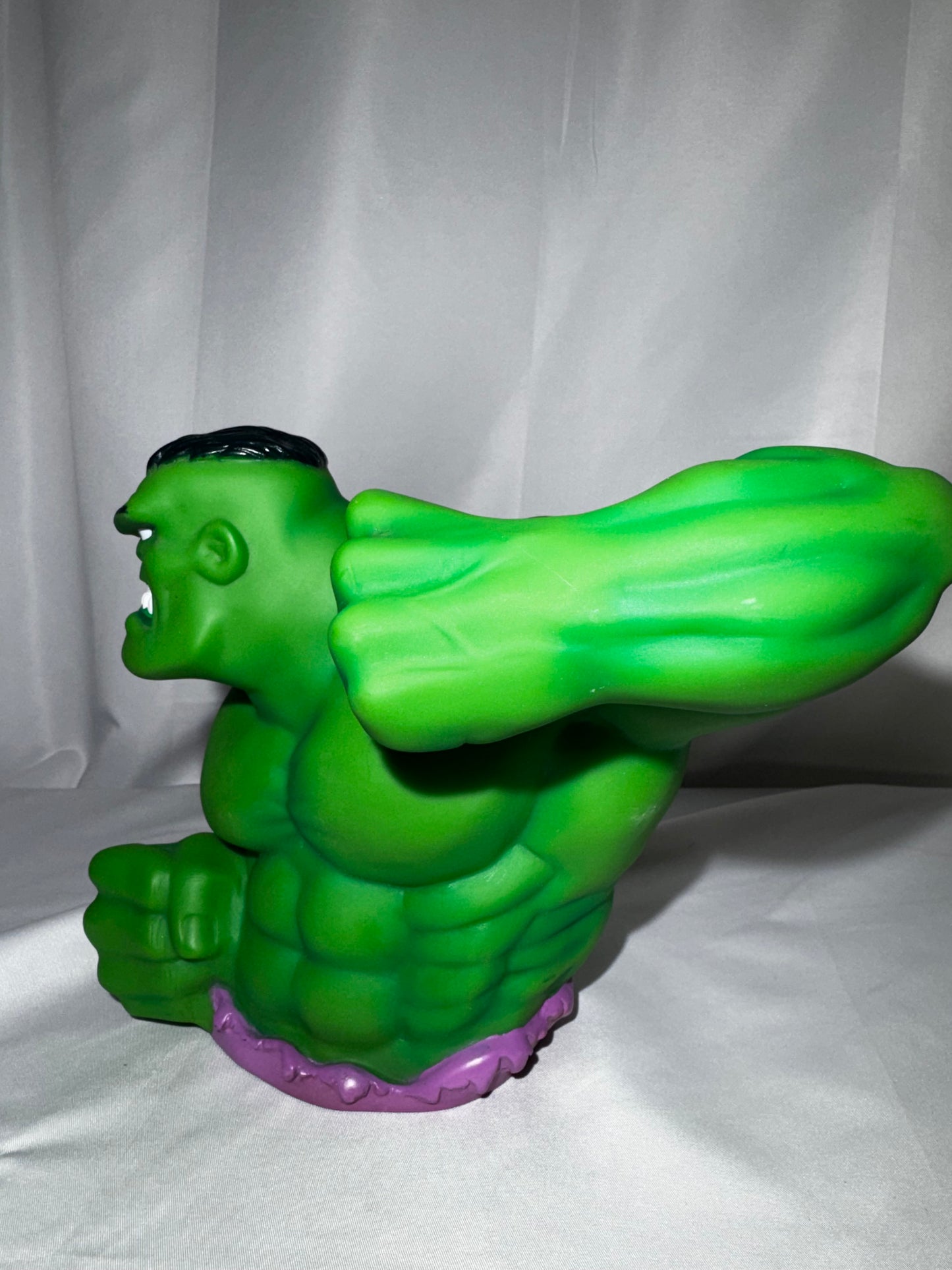 Vintage 1999 Marvel Incredible Hulk PVC Bust Piggy Bank 7.5” Plastic Comic Collectible