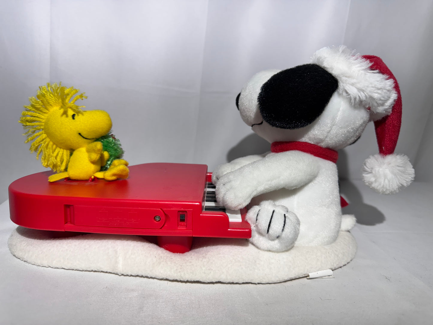 Hallmark “Swingin with Snoopy” Animated Musical Light-Up Figurine