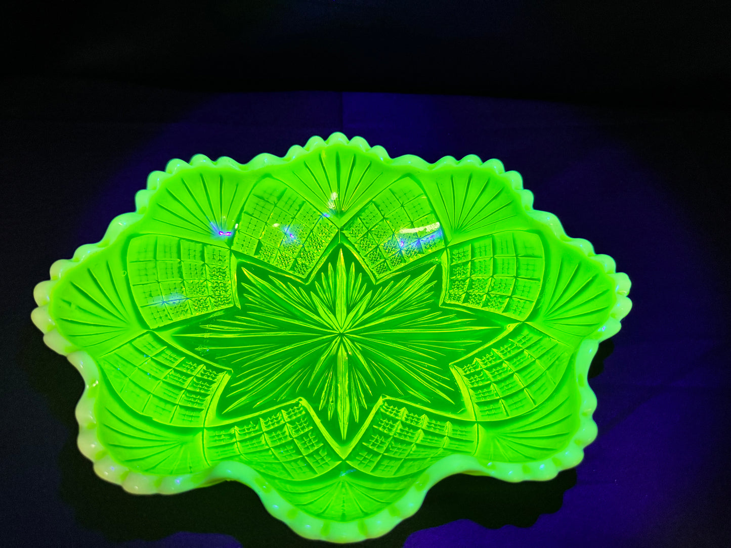 Uranium Davidson Primrose Pearline Glass Bowl –10” Antique Glass RN285342