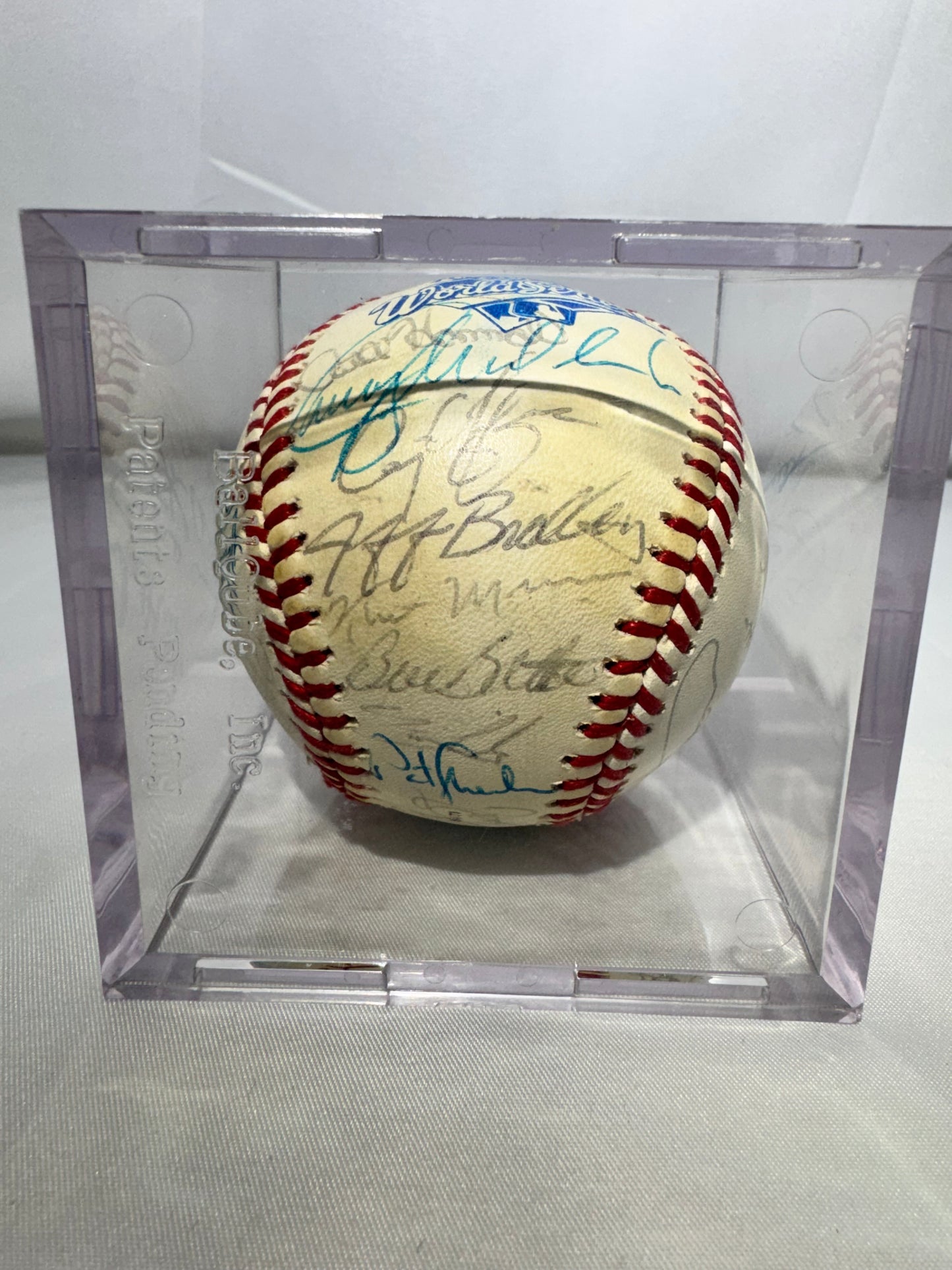 1989 World Series Official Baseball – San Francisco Giants – 32 Autographs – Will Clark, Robby Thompson, Jose Vribe, Matt Williams and Brett Butler autographs