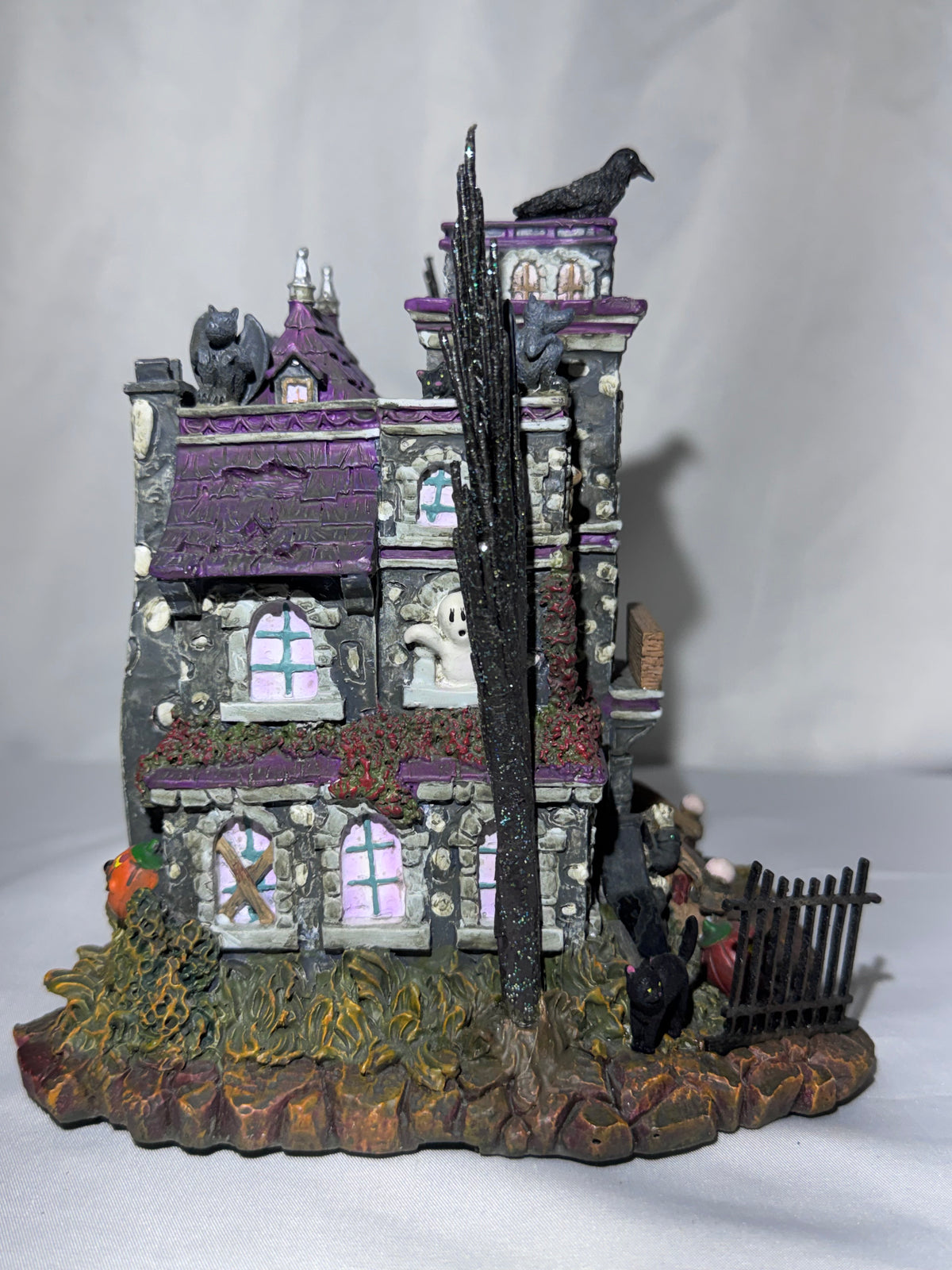 Hawthorne Village The Munsters Halloween Village – Grandpa’s Touch of Transylvania Hotel – 2004