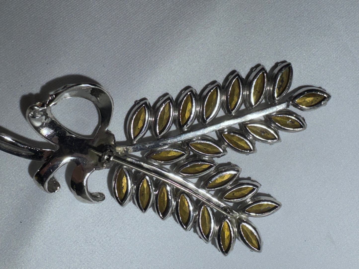 Vintage Silver-Tone Wheat Sheaf Leaf Spray Brooch – Smoky Grey Navette Crystals & Bow