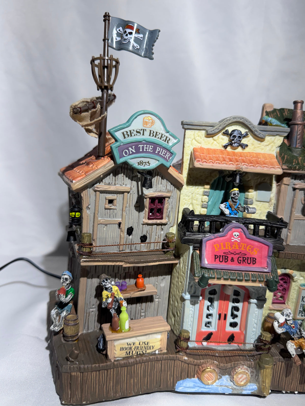 Lemax Spooky Town Pirates Pub & Grub #85666 – Retired Halloween Village – Original Box