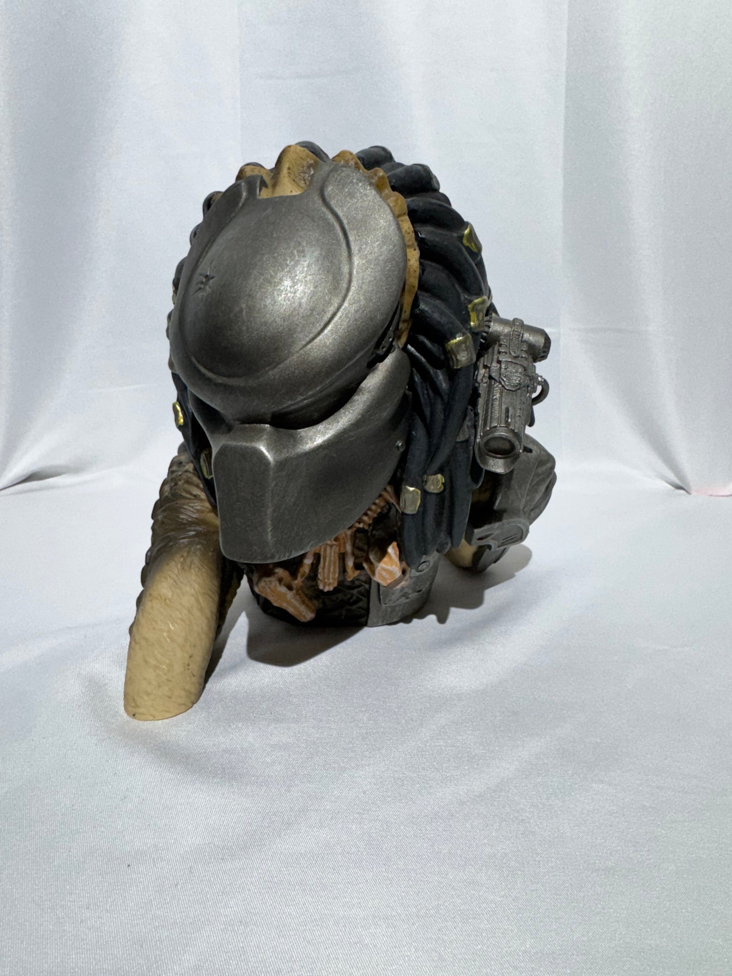 Masked Predator Bust Bank – Diamond Select Toys (2016)