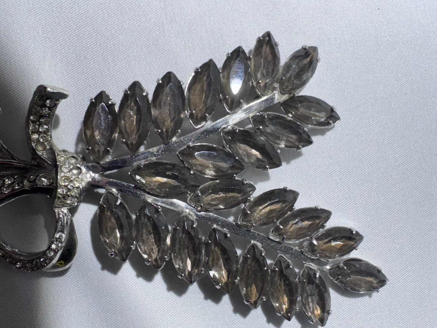 Vintage Silver-Tone Wheat Sheaf Leaf Spray Brooch – Smoky Grey Navette Crystals & Bow