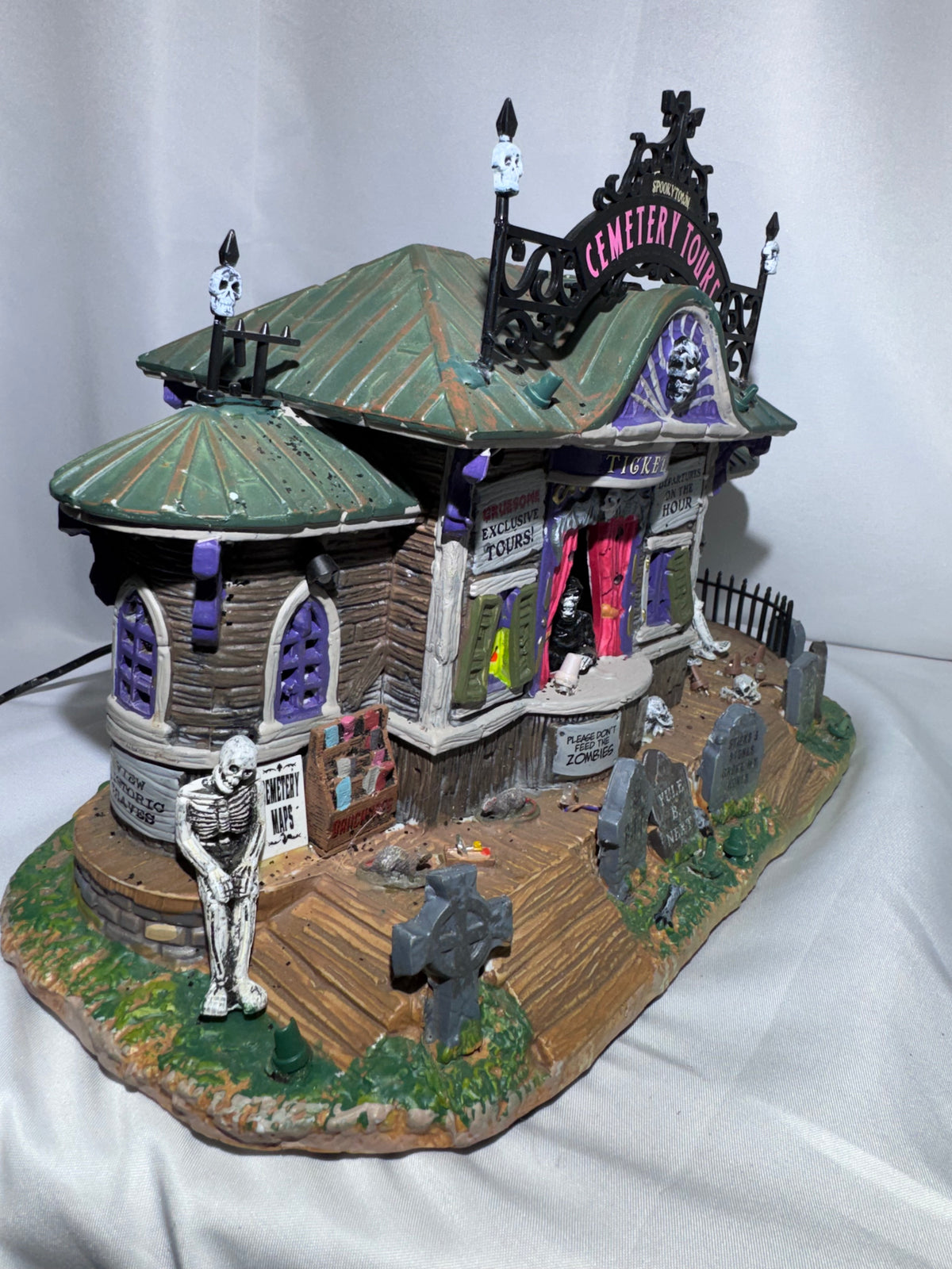 Lemax Spooky Town Cemetery Tours #25327 – Retired 2012 Animated & Lighted Halloween Village