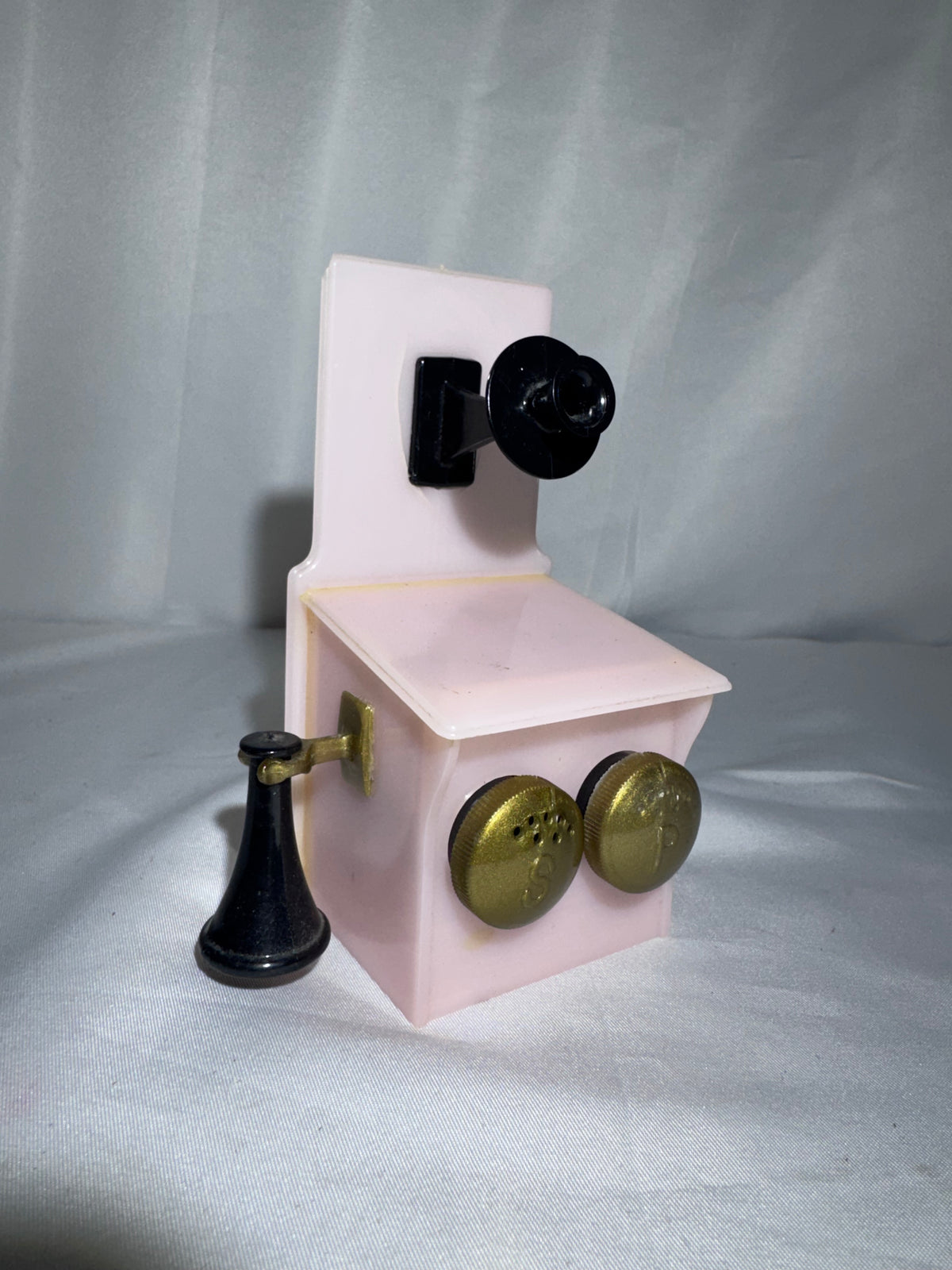 Vintage MCM Pink Plastic Wall Mount Crank Telephone Salt & Pepper Shakers