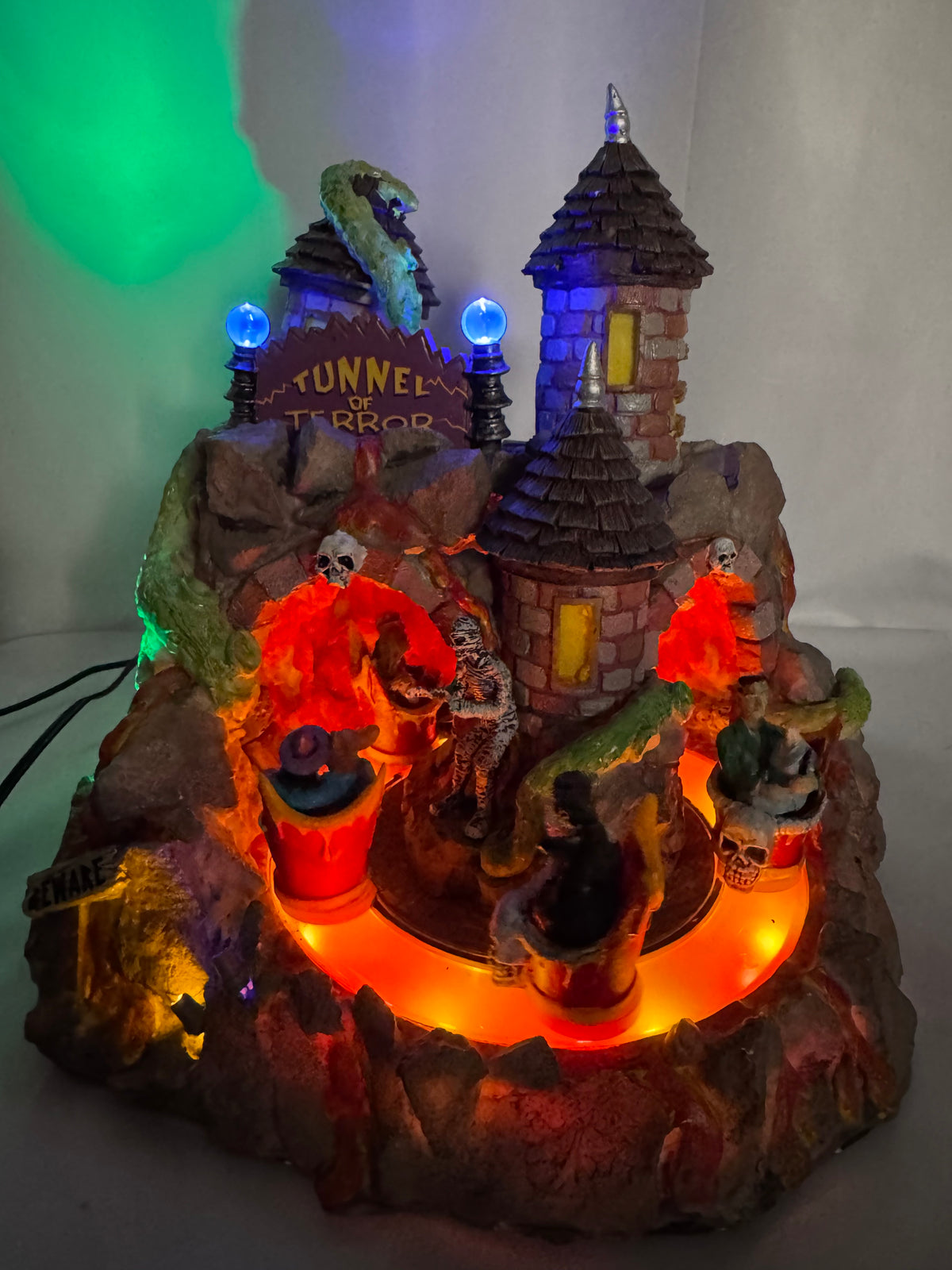 Lemax Spooky Town Tunnel of Terror #84771 – Retired 2008–2018 – Animated & Musical