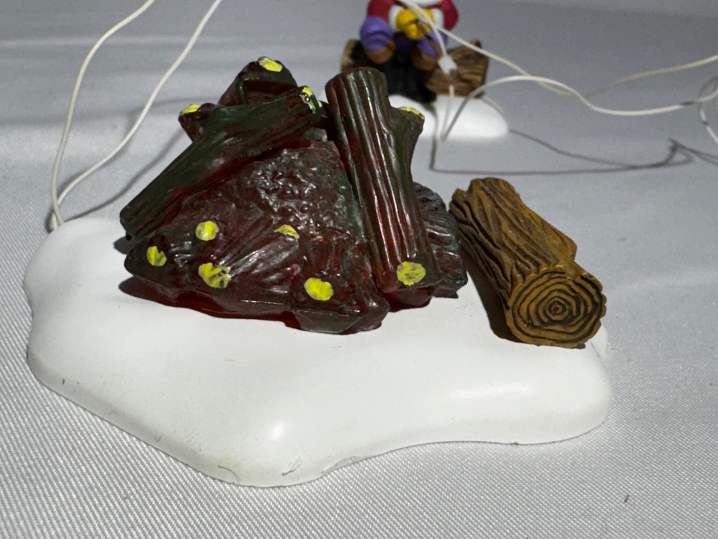 Department 56 North Pole Series – Marshmallows Around the Campfire #56.56712