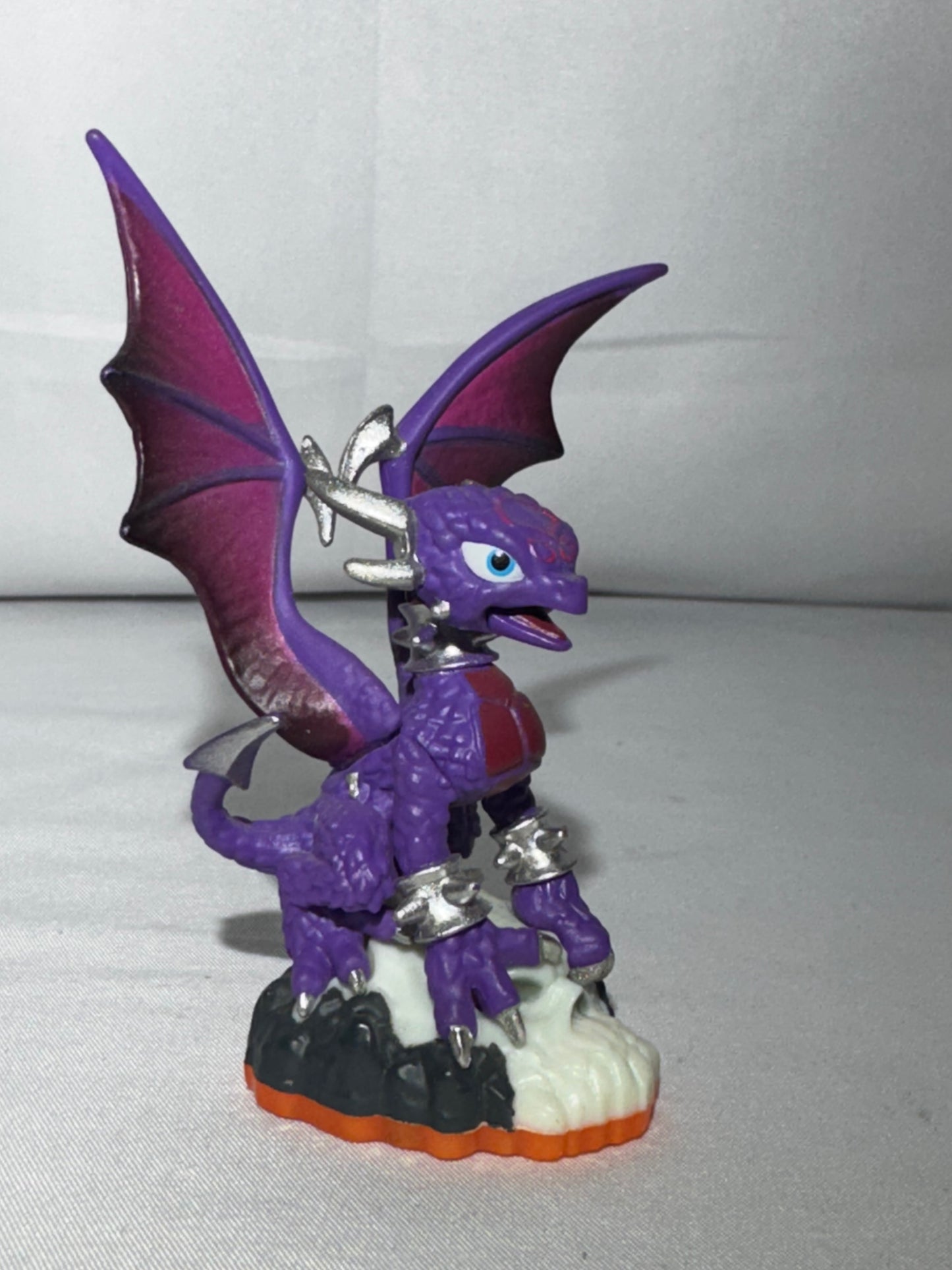 Skylanders Giants Cynder Series 2 Undead Dragon Figure Activision