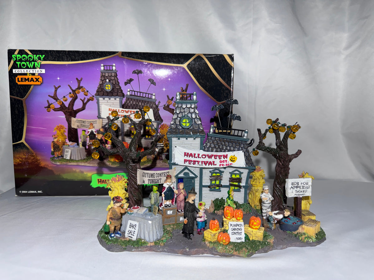Lemax Spooky Town Halloween Festival #43422 – Retired 2004 – Original Box