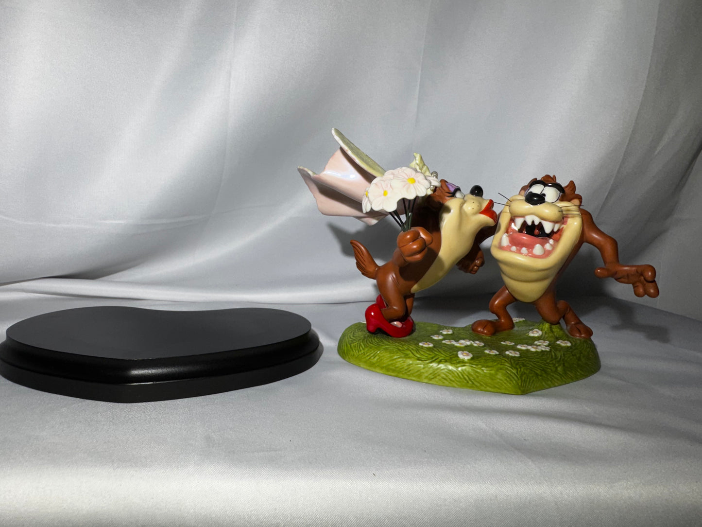 Goebel Looney Tunes Taz She-Devil “I Do!” Ltd Ed Figurine #1235/10000