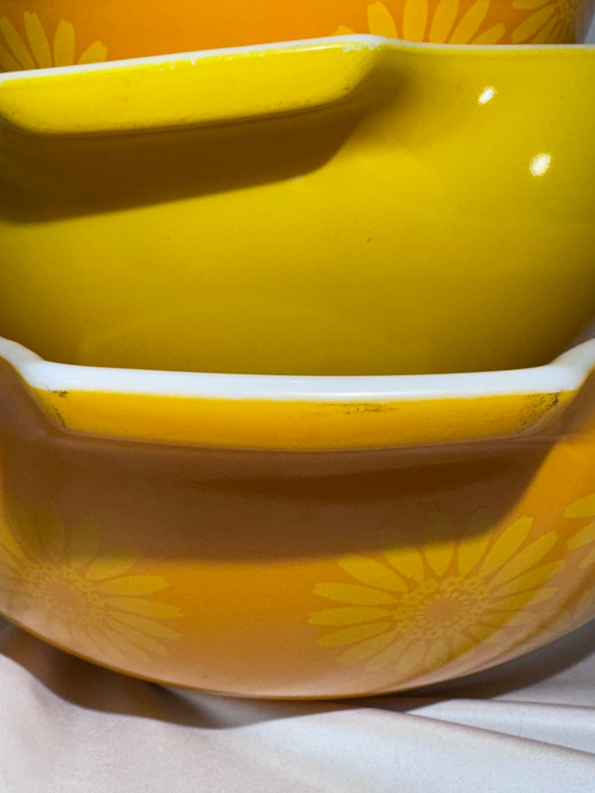 Vintage Pyrex Daisy Sunflower Mixing Bowls & Covered Casserole Dishes – 1970s – Set of 9 Pieces
