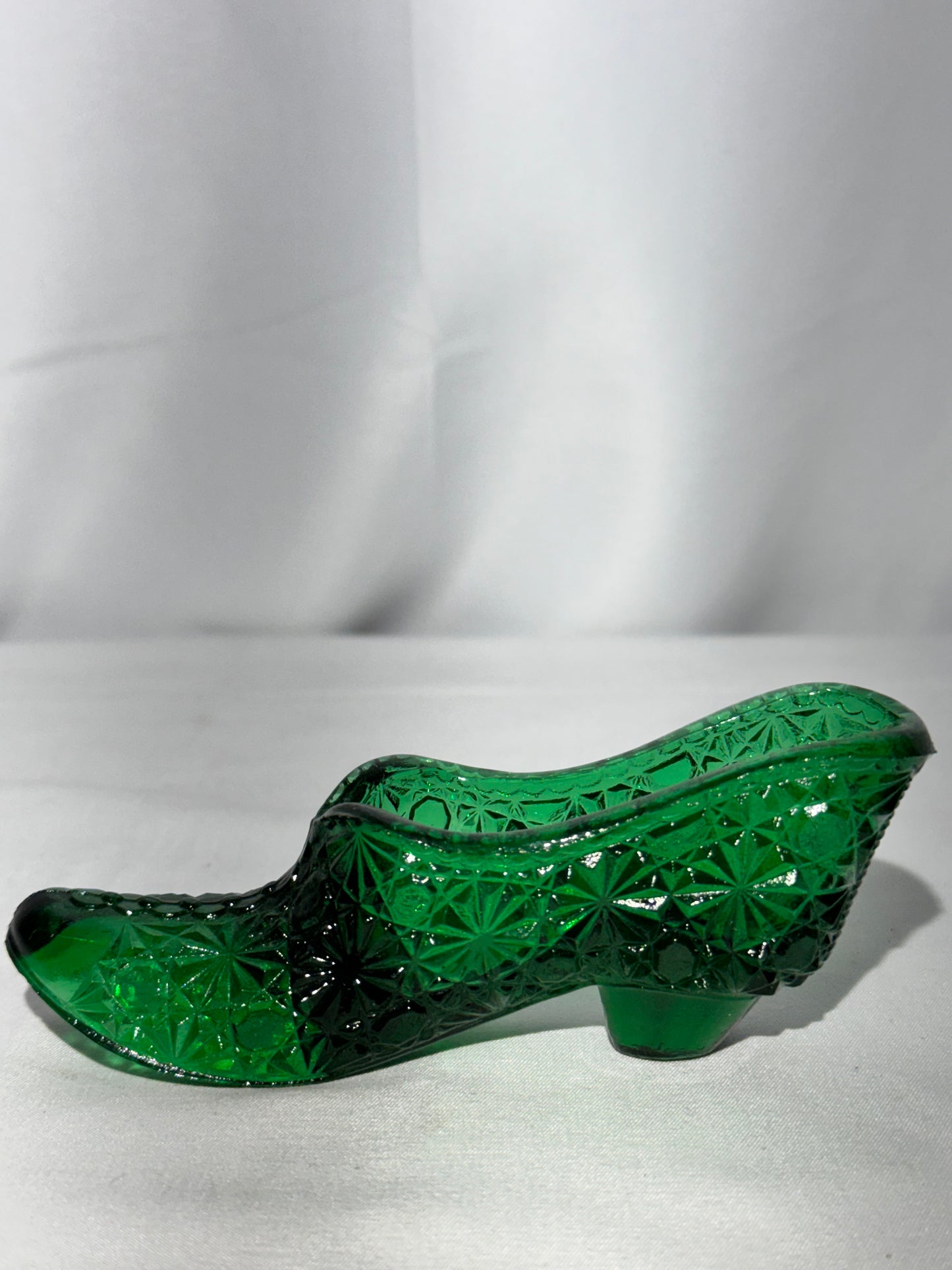 Fenton Art Glass Daisy & Button Slipper Figurine – Emerald / Forest Green
