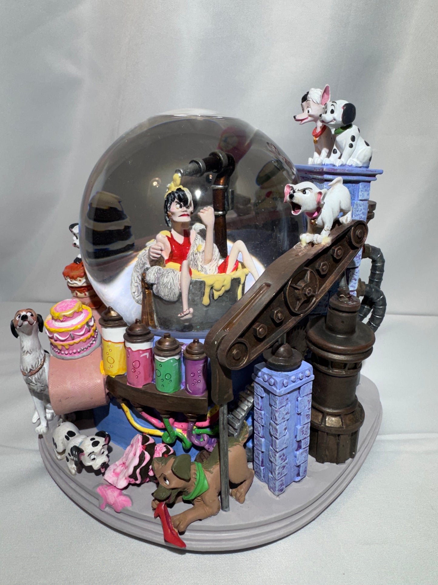 Disney 101/102 Dalmatians Cake Fiasco Musical Snow Globe Cruella Retired w/ Box