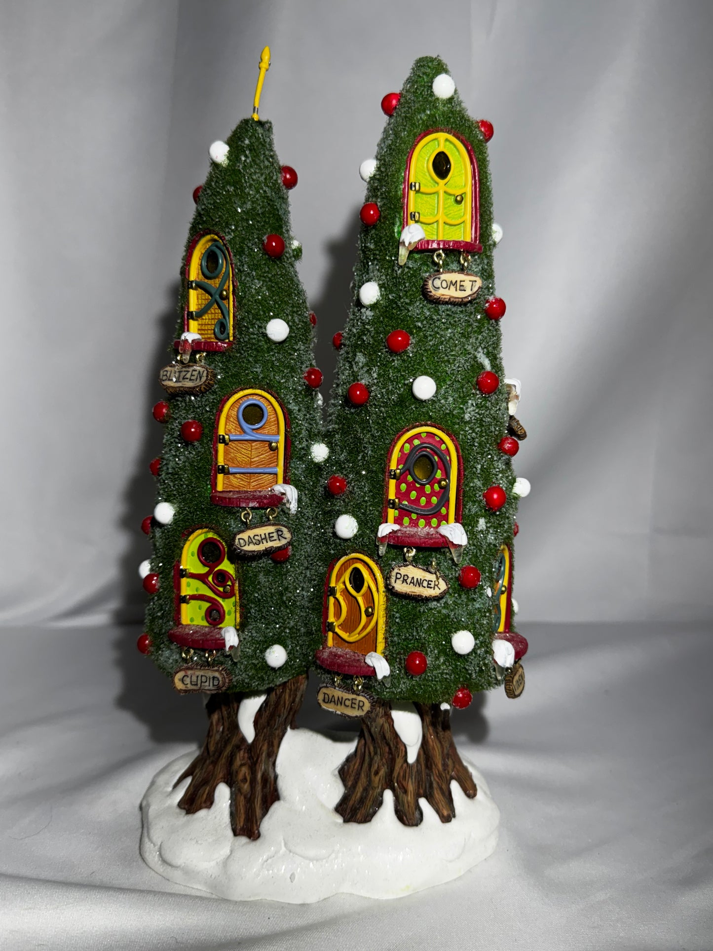 Department 56 North Pole Woods Reindeer Condo #56.56886 Lighted Tree House w/ Box READ
