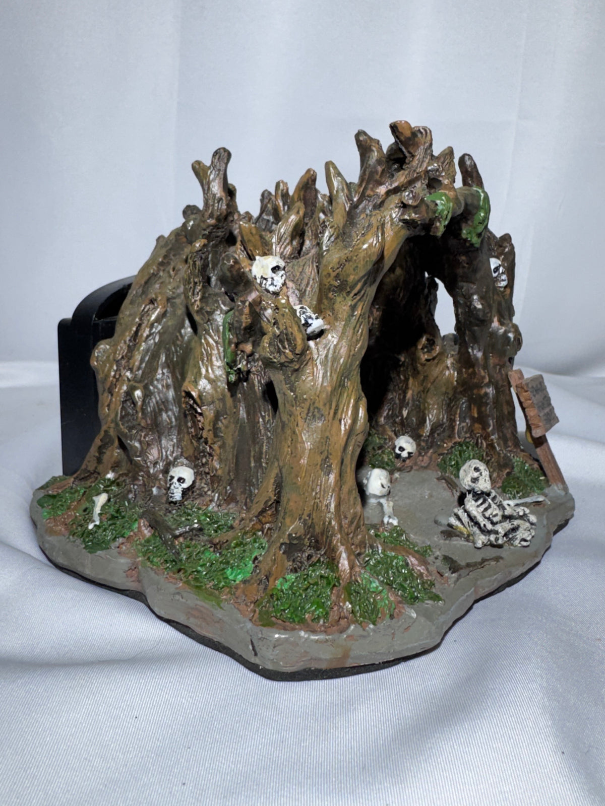 Lemax Spooky Town Haunted Grove #64423 – Lighted & Animated Halloween Table Accent