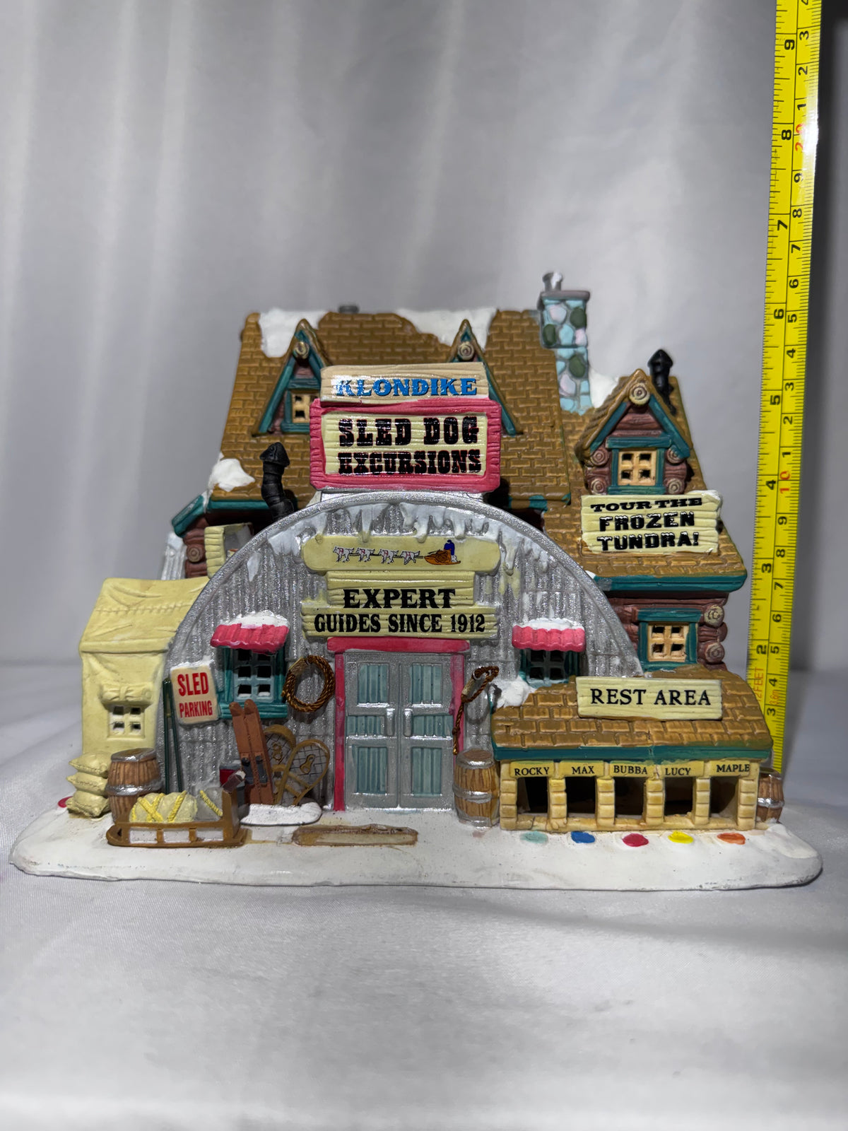 Lemax Klondike Sled Dog Excursions #95844 – 2009 Retired Christmas Village Lighted Building- read