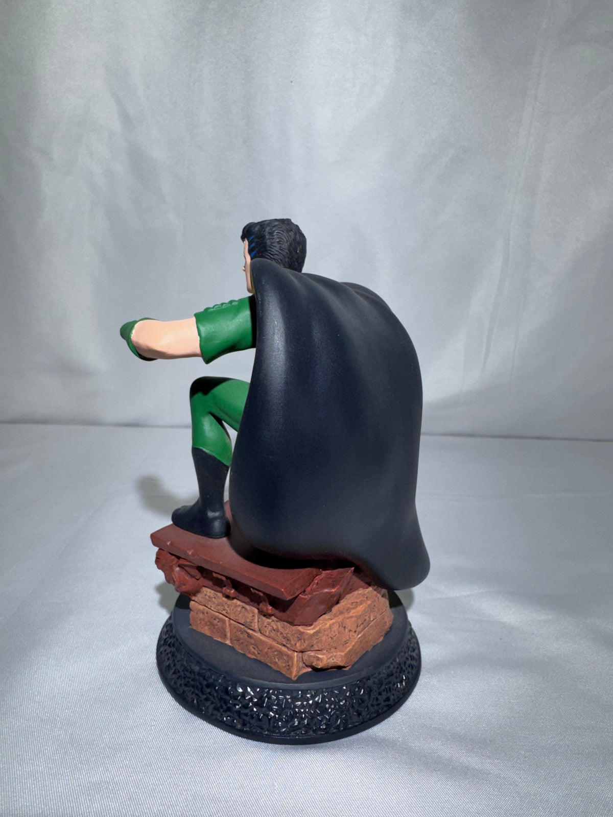 Hallmark 1996 DC Super Heroes Modern Era Robin Figurine – “World’s Bravest Teenager”
