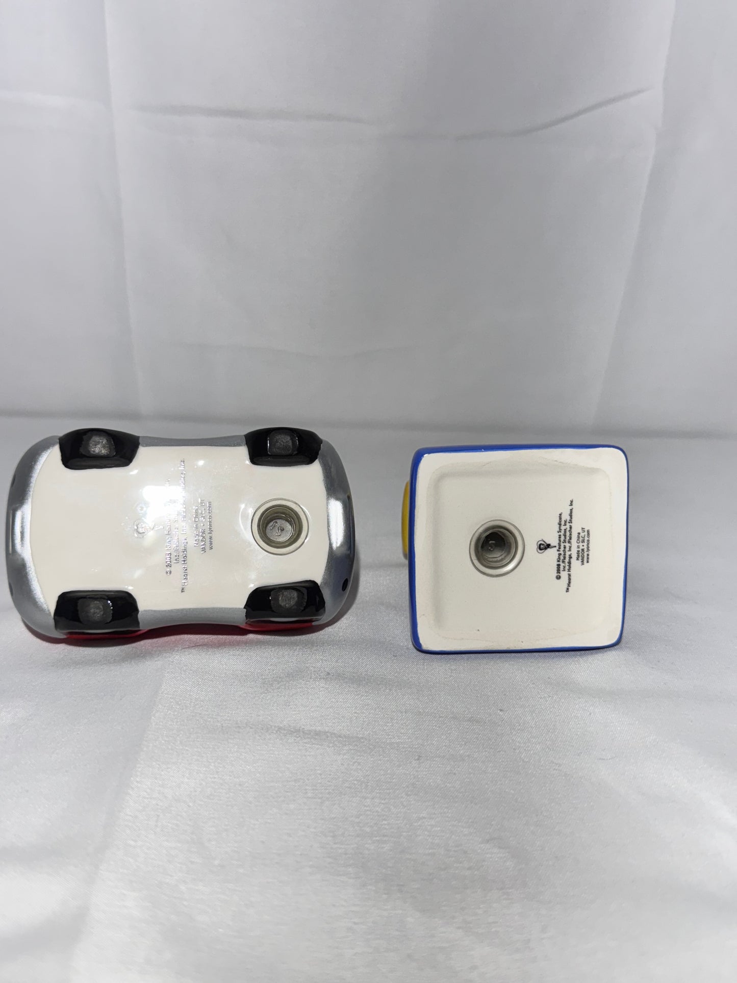 V intage 2008 Betty Boop Salt & Pepper Shaker Set – Betty in Red Corvette & Las Vegas Sign by Vandor