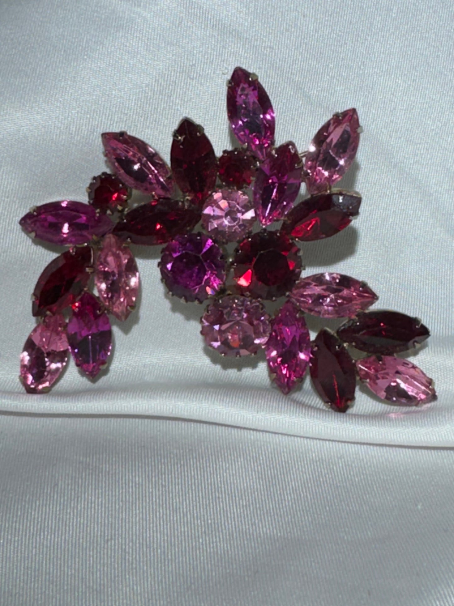 Vintage Pink & Red Rhinestone Cluster Spray Brooch – Mid-Century Costume Jewelry