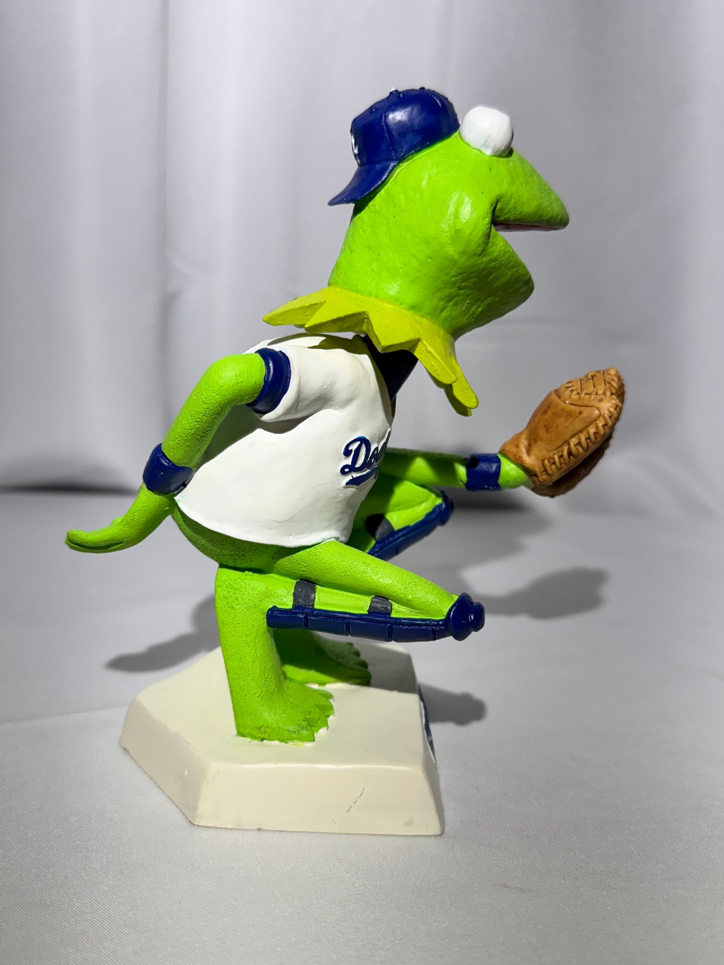 Very Rare Jim Henson’s Muppets – Kermit the Frog LA Dodgers Bobblehead –2003- original Box