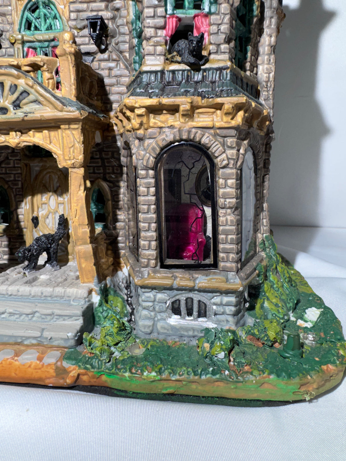 Lemax Spooky Town Withered Mansion #45662 – Retired 2014–2019 Halloween Village