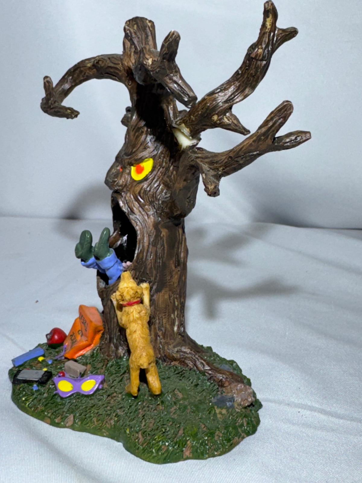 Lemax Spooky Town “Trick or Treater-Eating Tree” #53510 — 2005 Retired