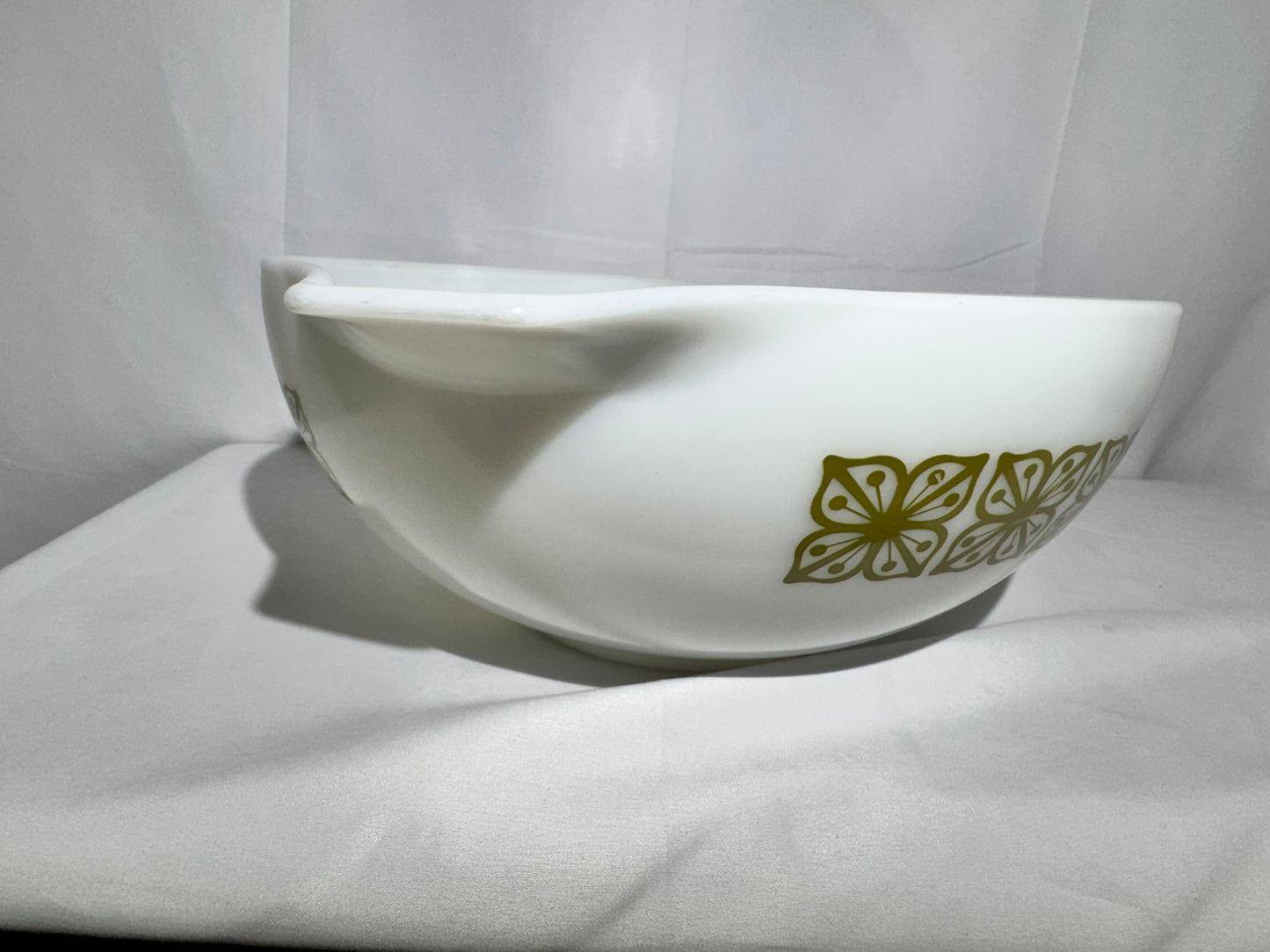 Vintage Pyrex 4 Qt Cinderella Mixing Bowl – Autumn Floral / Dutch Clover (Verde Square Flowers) – #444