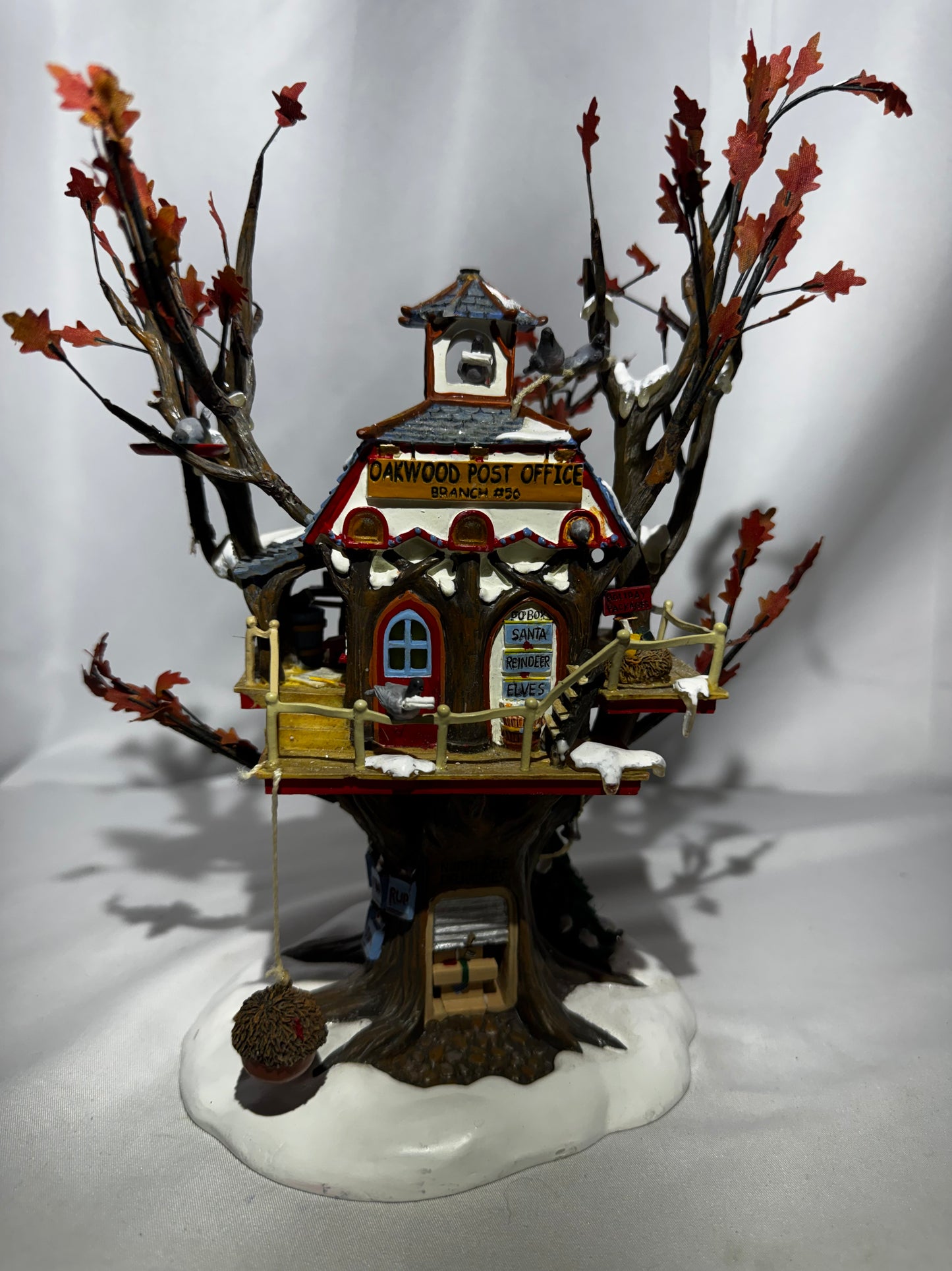 Department 56 North Pole Woods “Oakwood Post Office Branch” Lighted Treehouse – Retired Collectible