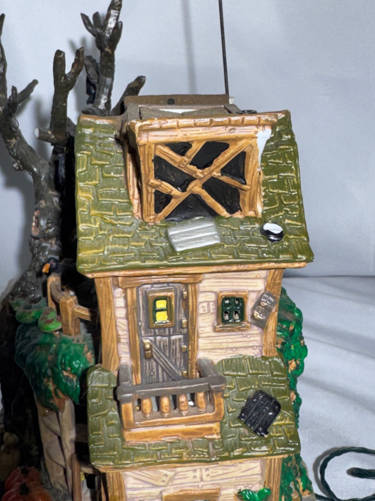 Lemax Spooky Town Witch’s Lair #45003 — Retired 2004 — FOR PARTS / DISPLAY