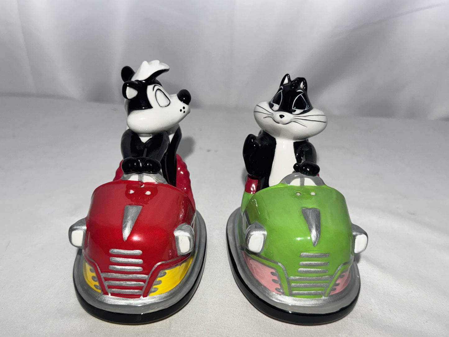 Warner Bros. Looney Tunes Pepe Le Pew & Penelope Salt & Pepper Shakers (1999)
