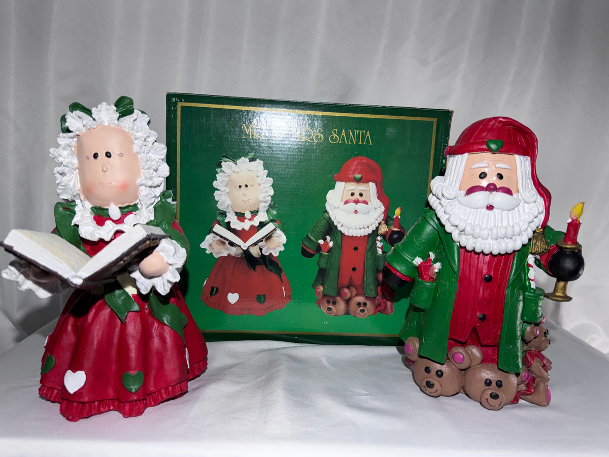 Vintage 1998 Kirkland Signature Cedar Creek Collection Mr. & Mrs. Santa Claus Figurine Set – 10” – Original Box - chip