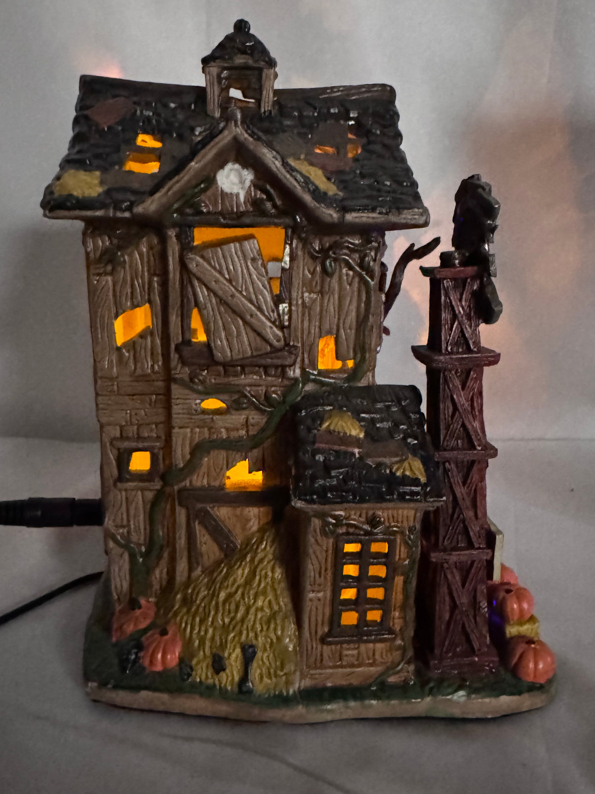 Lemax Spooky Town Creepy Barn #55222 — Retired 2005 Halloween Village Building