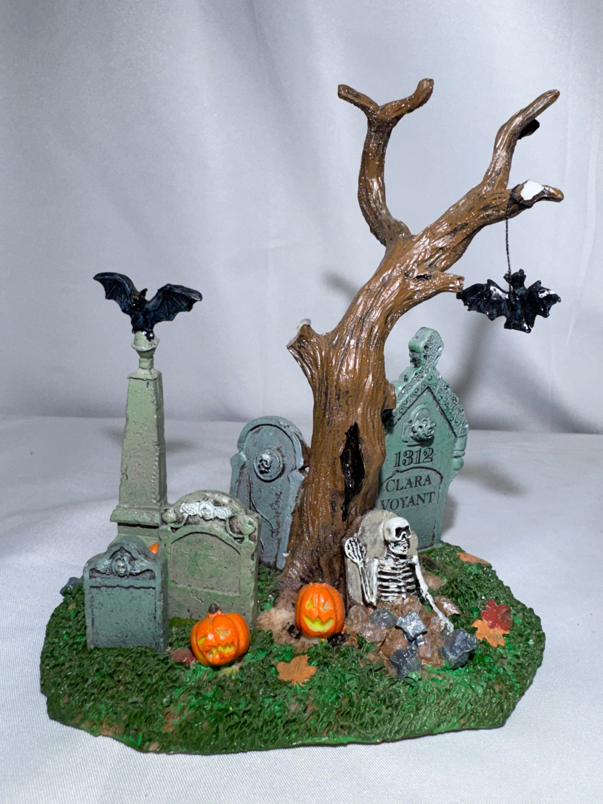 Lemax Spooky Town Vampire Tree Table Accent #73602 – 2007 – Retired – Damaged