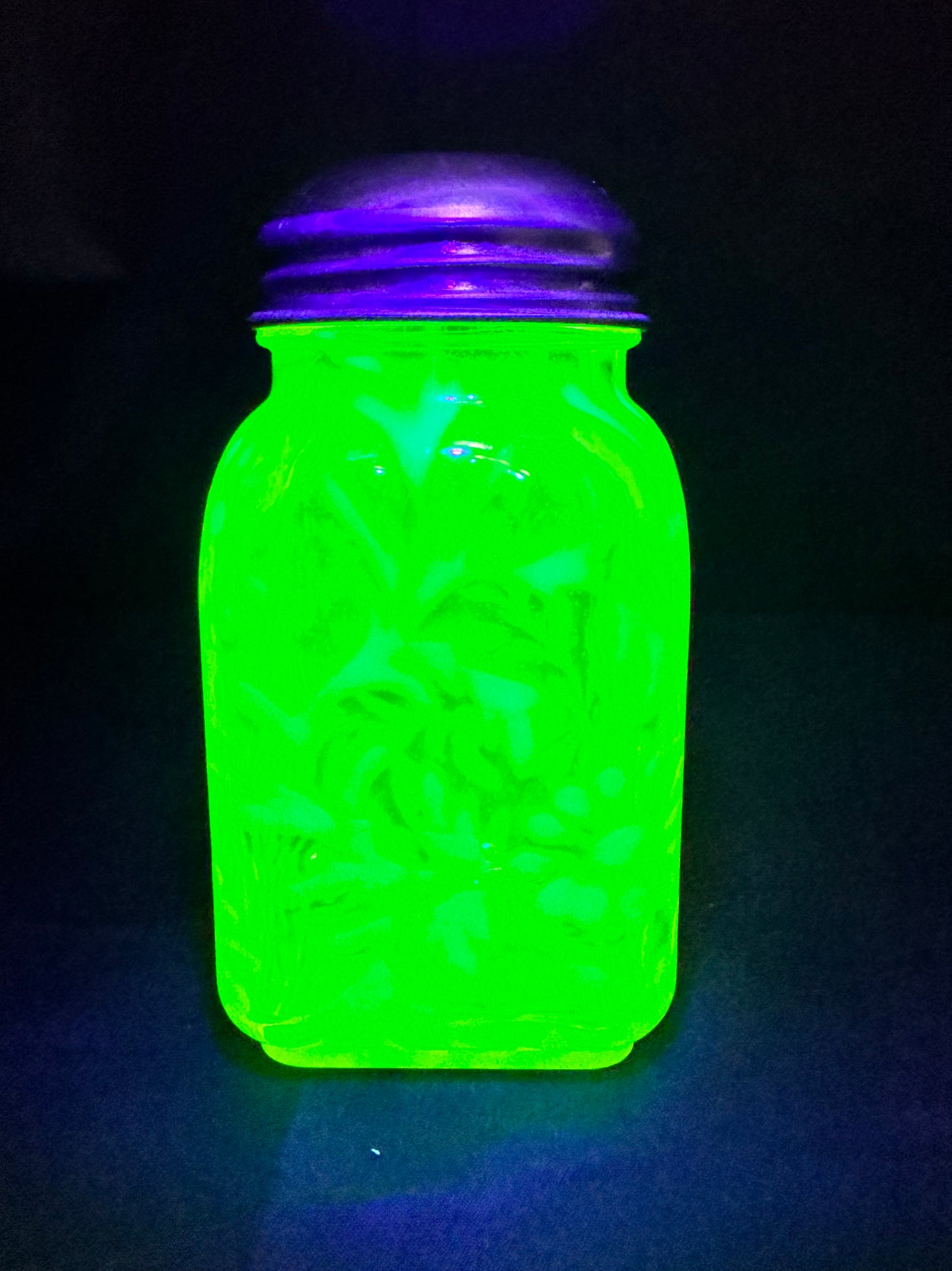 Vintage Daisy & Fern Square Shaker – Uranium Glass