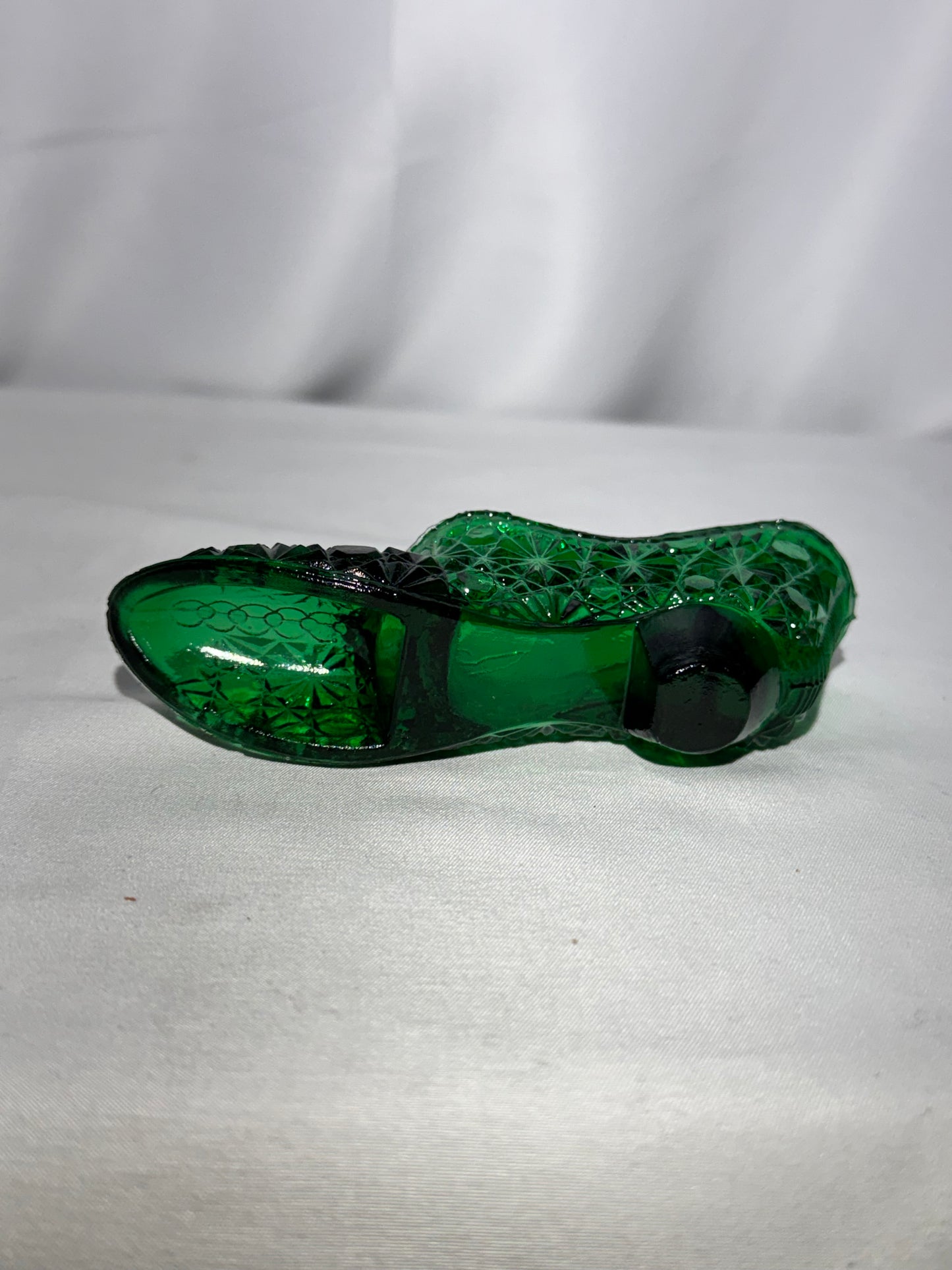 Fenton Art Glass Daisy & Button Slipper Figurine – Emerald / Forest Green