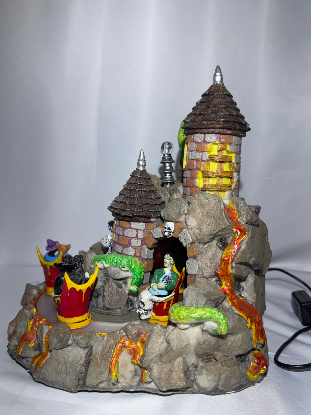 Lemax Spooky Town Tunnel of Terror #84771 – Retired 2008–2018 – Animated & Musical