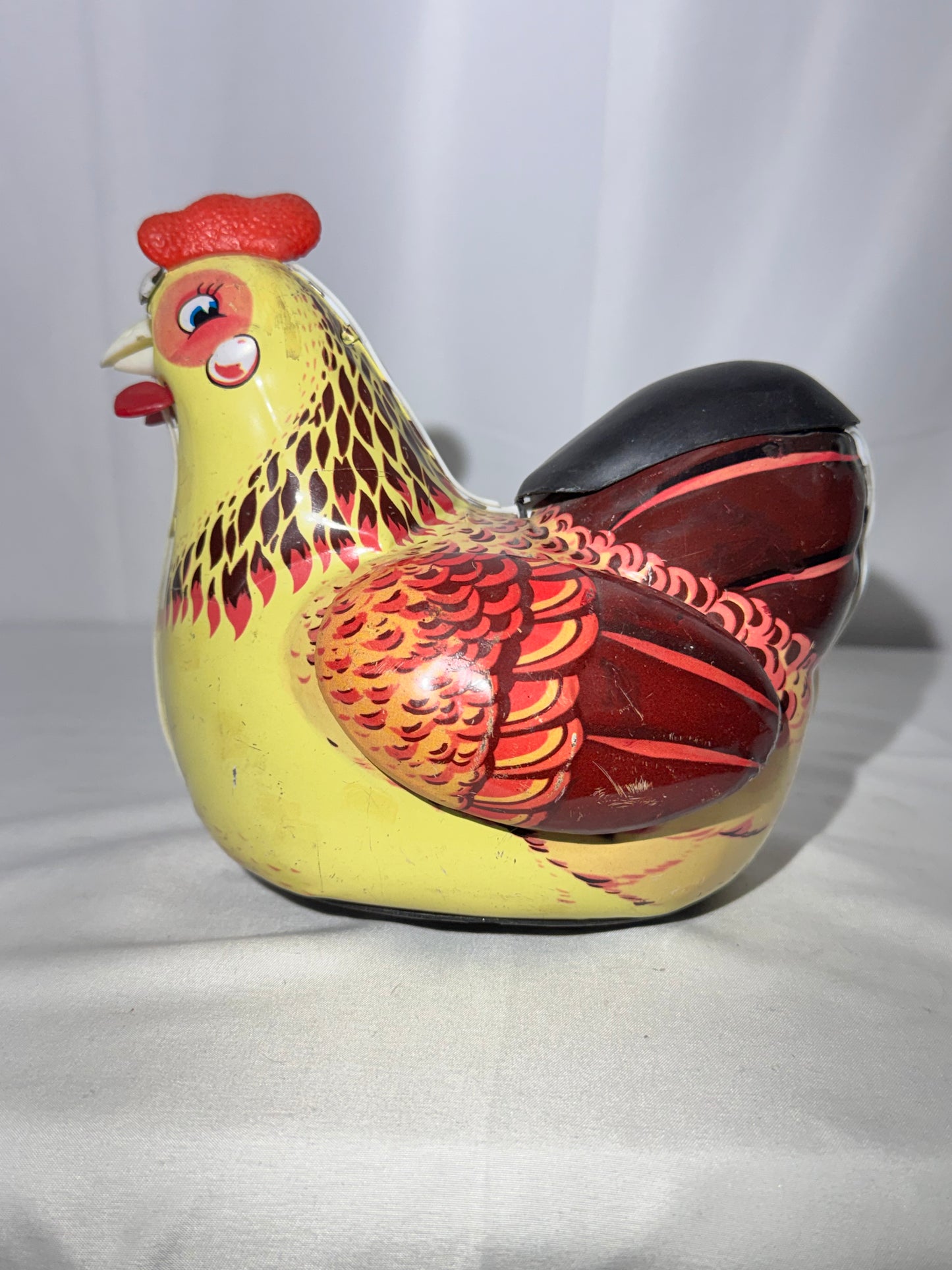 Vintage Tin Toy Hen – Battery-Operated Egg Laying Collectible