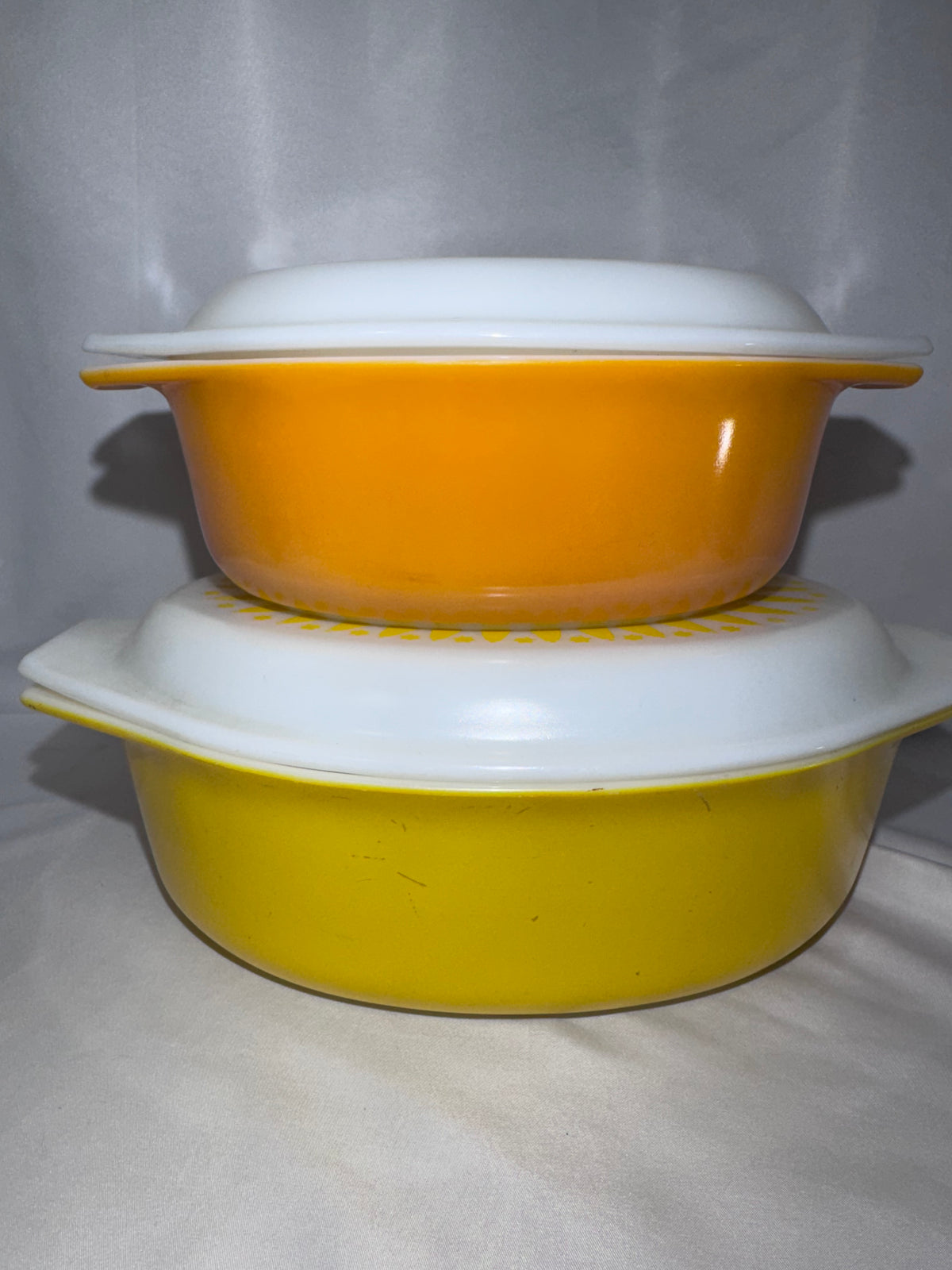 Vintage Pyrex Daisy Sunflower Mixing Bowls & Covered Casserole Dishes – 1970s – Set of 9 Pieces