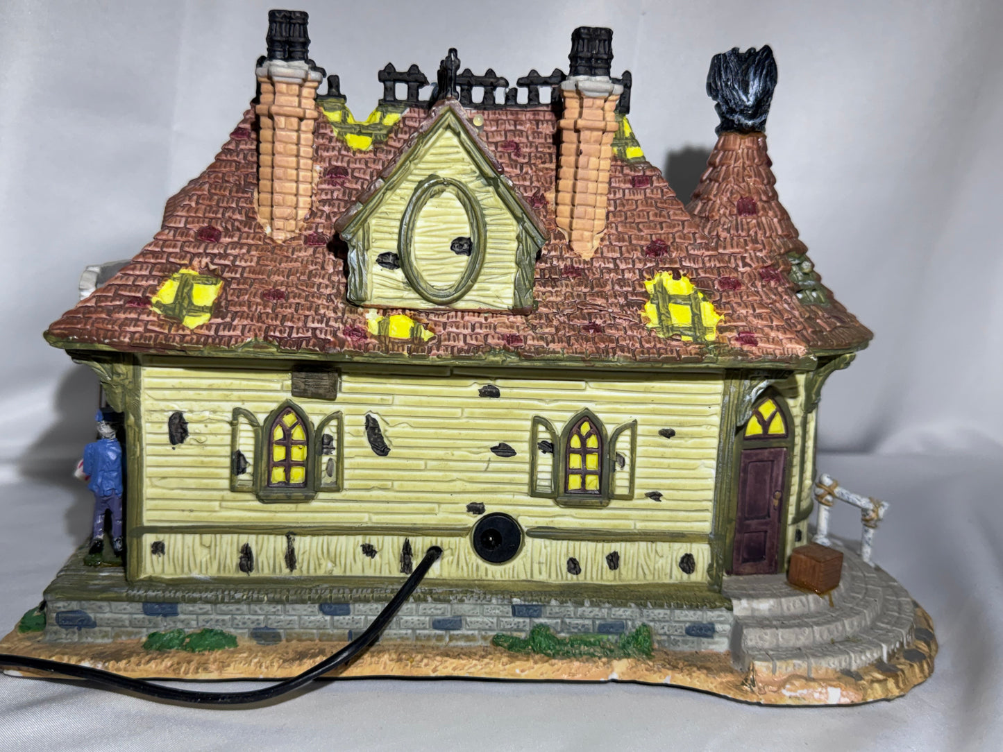 Lemax Spooky Town Phantom Station #85661 – 2008 – Retired 2015 – Haunted Halloween Village