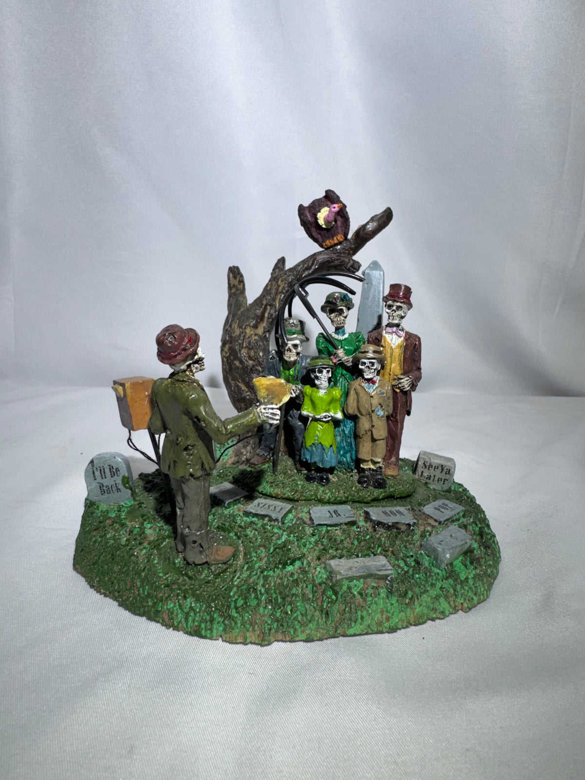 Lemax Spooky Town “Funeral Photo” Figurine Set #93713 – 2009 Retired Halloween