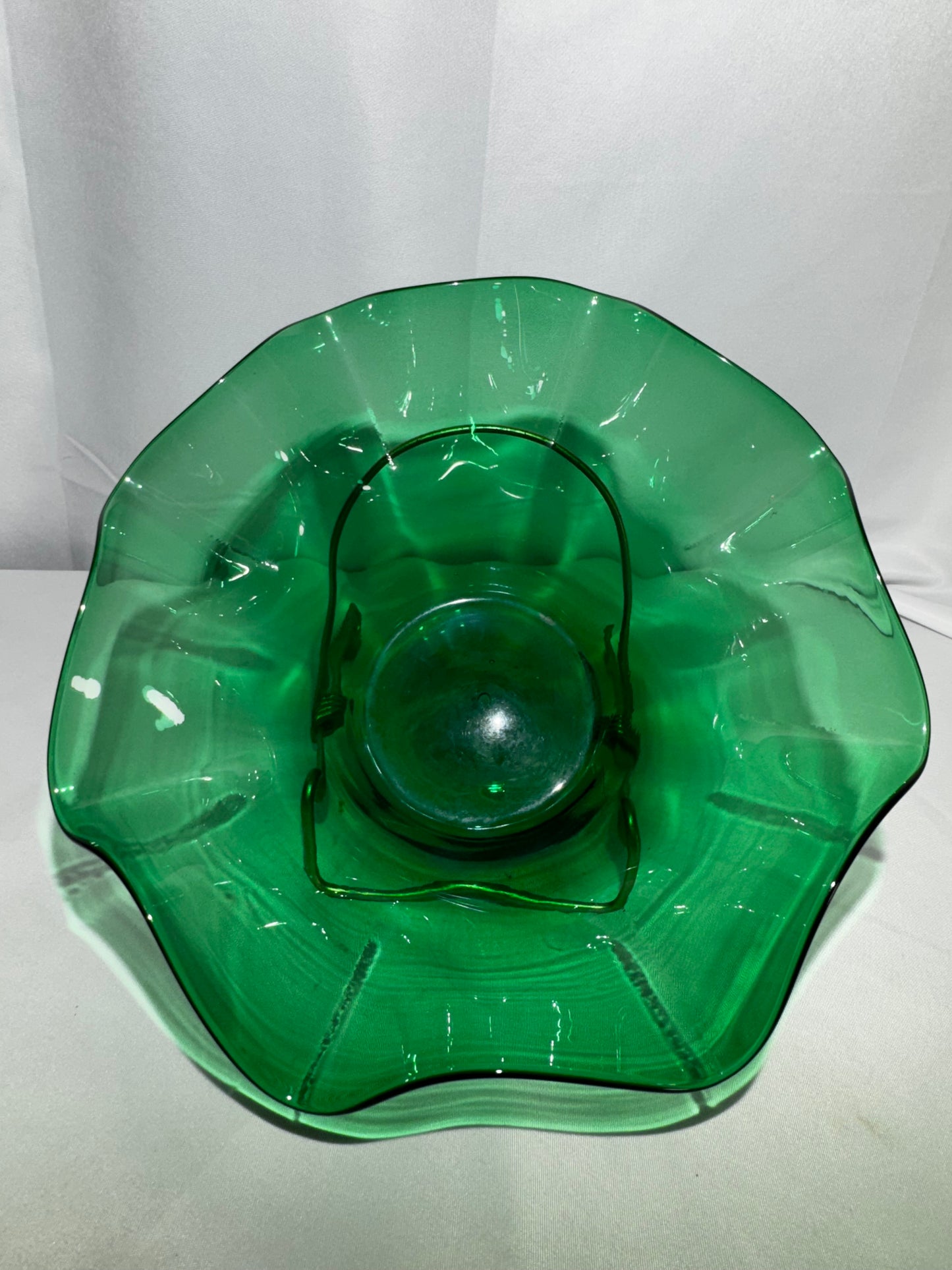 Vintage Emerald Green Hand Blown Art Glass Ruffled Bowl MCM Handkerchief Vase 9”