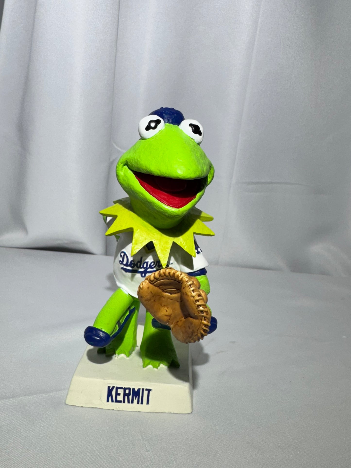 Very Rare Jim Henson’s Muppets – Kermit the Frog LA Dodgers Bobblehead –2003- original Box