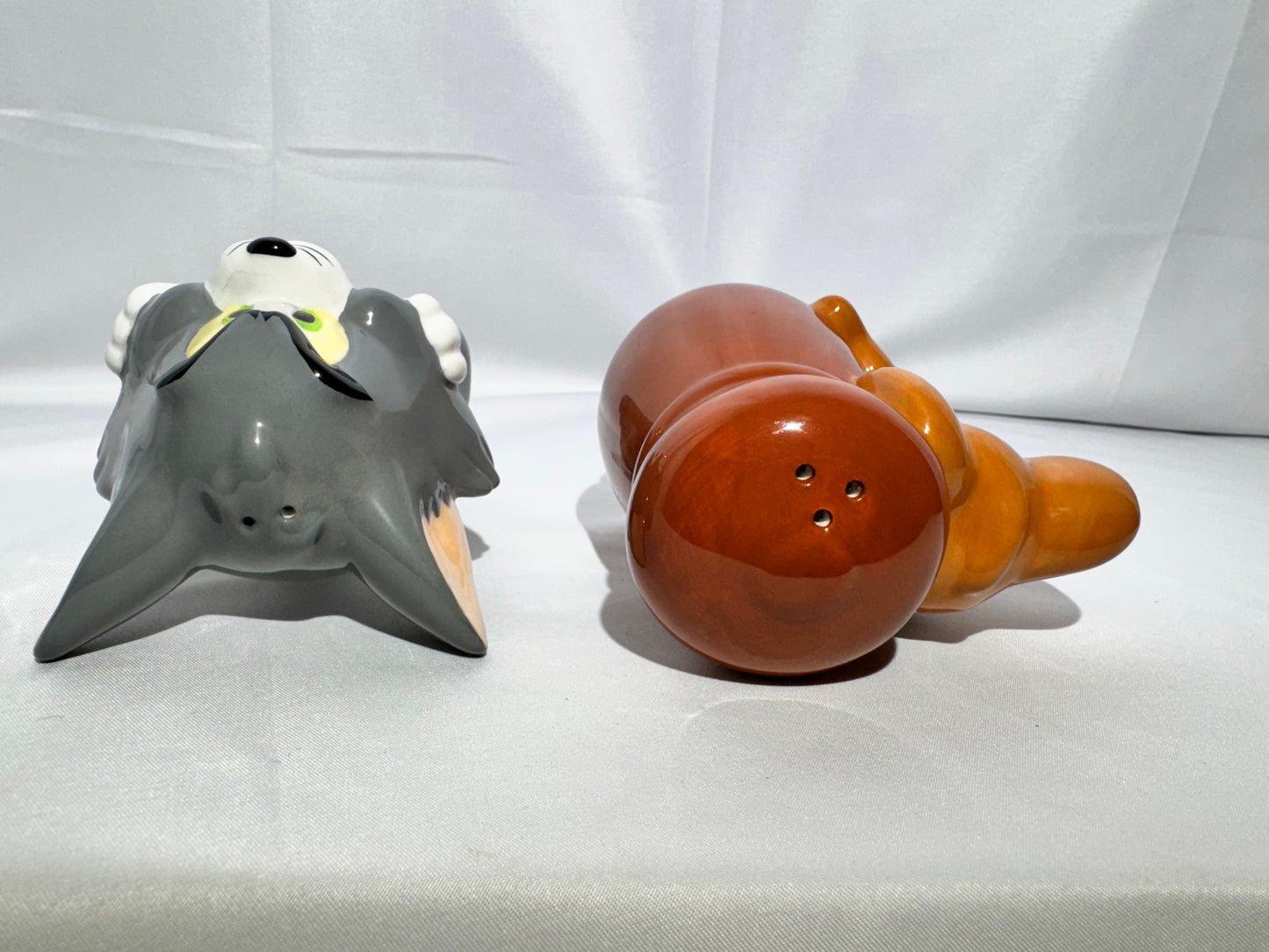 Vintage Tom and Jerry Salt & Pepper Shaker Set – 2001 Hanna-Barbera – Original Stoppers