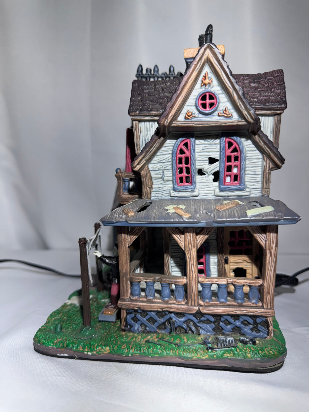 Lemax Spooky Town Boogiemen’s Hangout #65438 — Retired 2006 Halloween Village