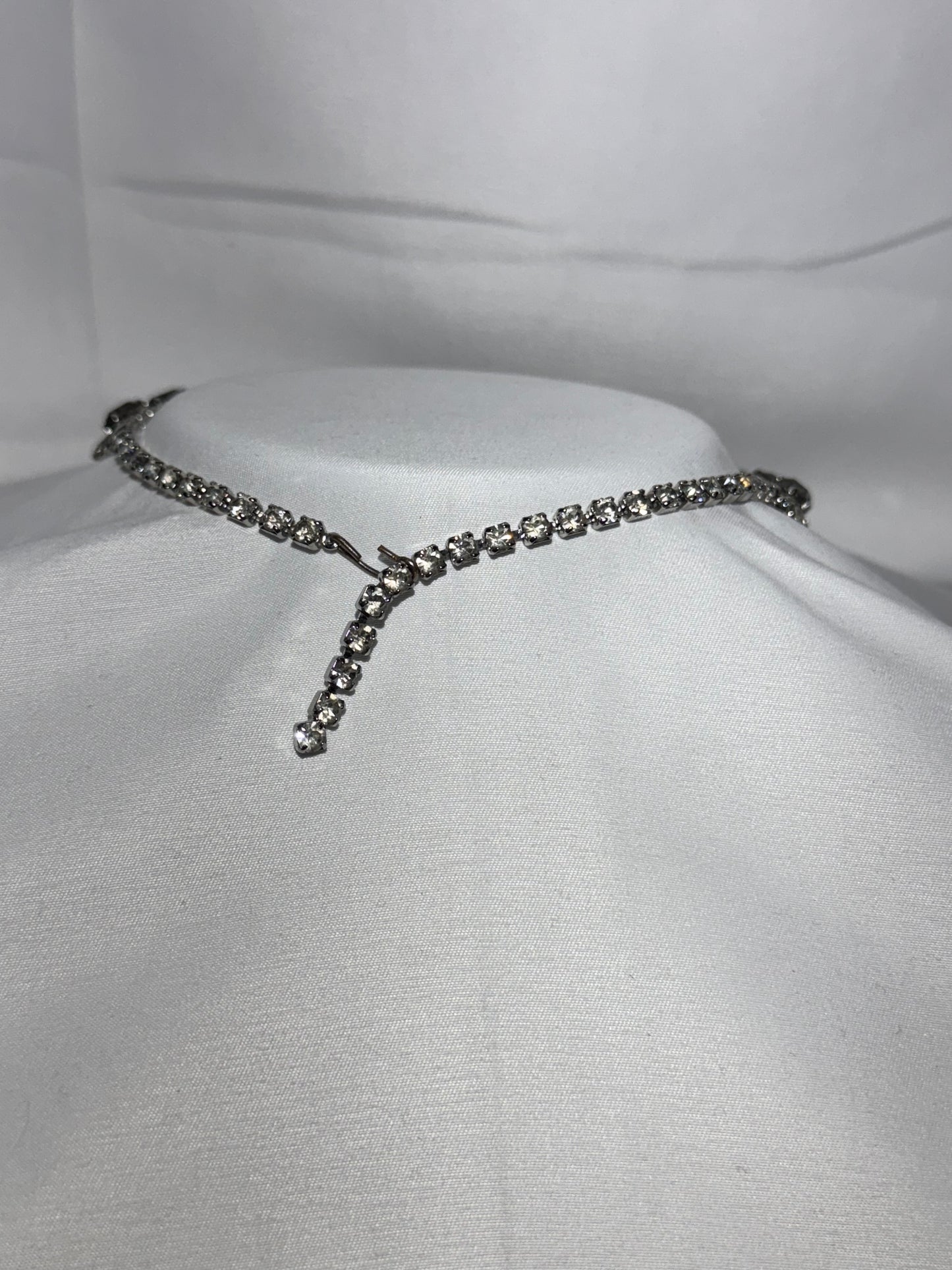 Vintage Women’s Pear-Shaped Rhinestone Necklace / Choker – Silver Tone