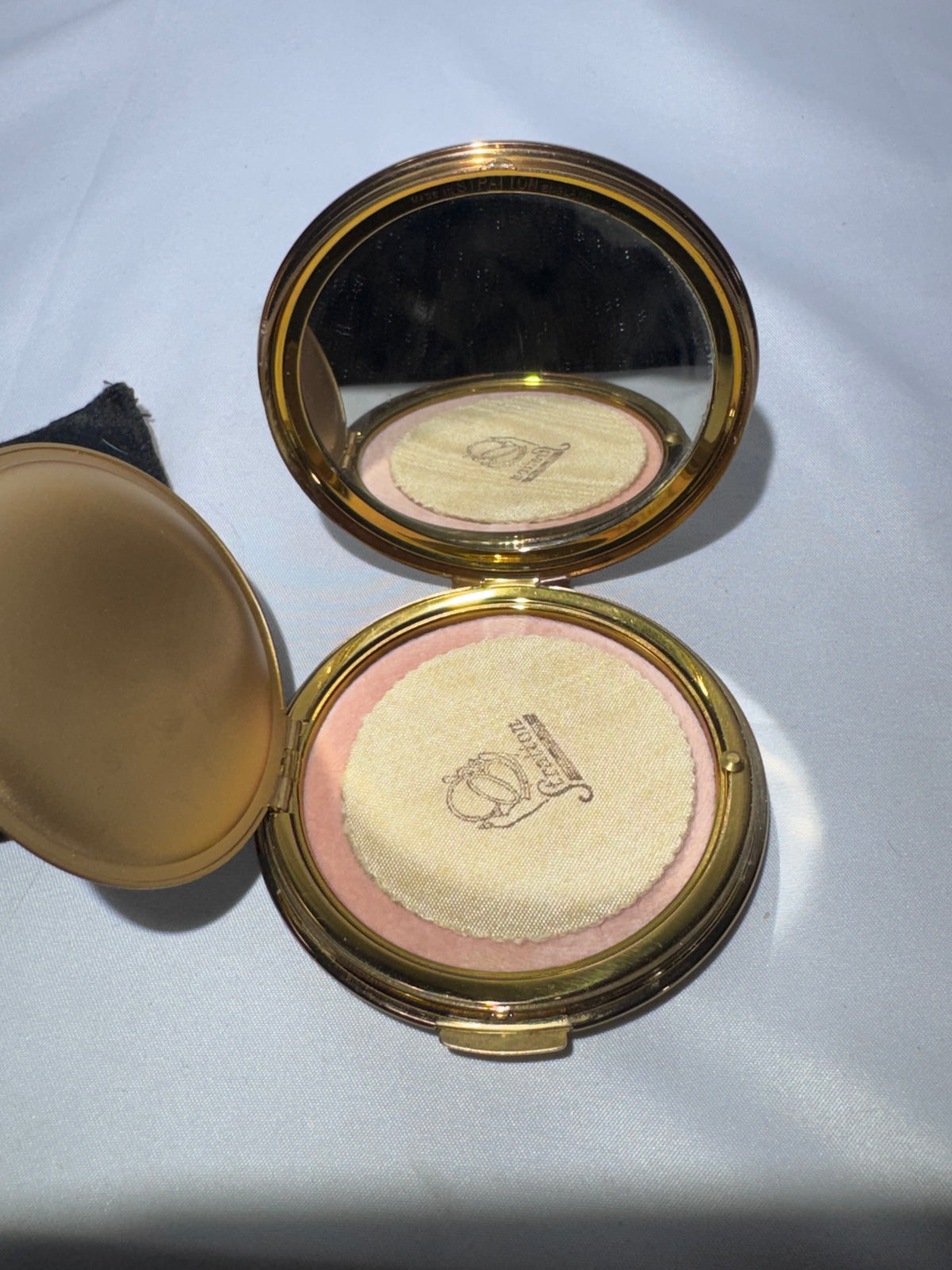 Vintage Stratton Powder Compact – R.M.S. Queen Mary – Circa 1950s – Complete with Travel Pouch